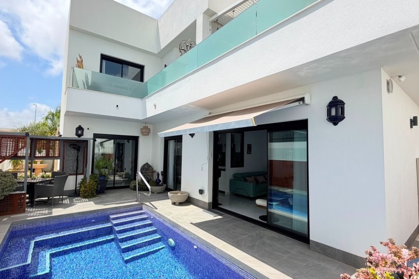 Reventa - Detached villa -
Los Montesinos - La Herrada