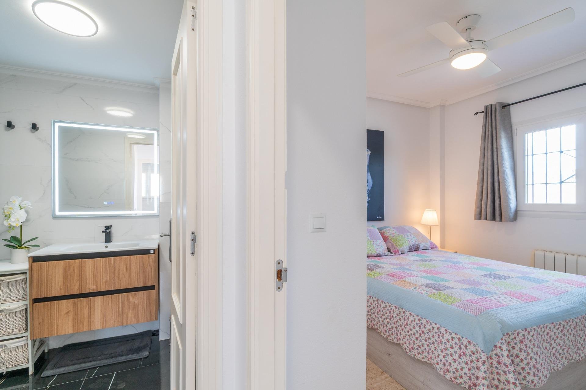 Reventa - Detached villa -
Orihuela Costa - Zeniamar-Horizonte-La Campana