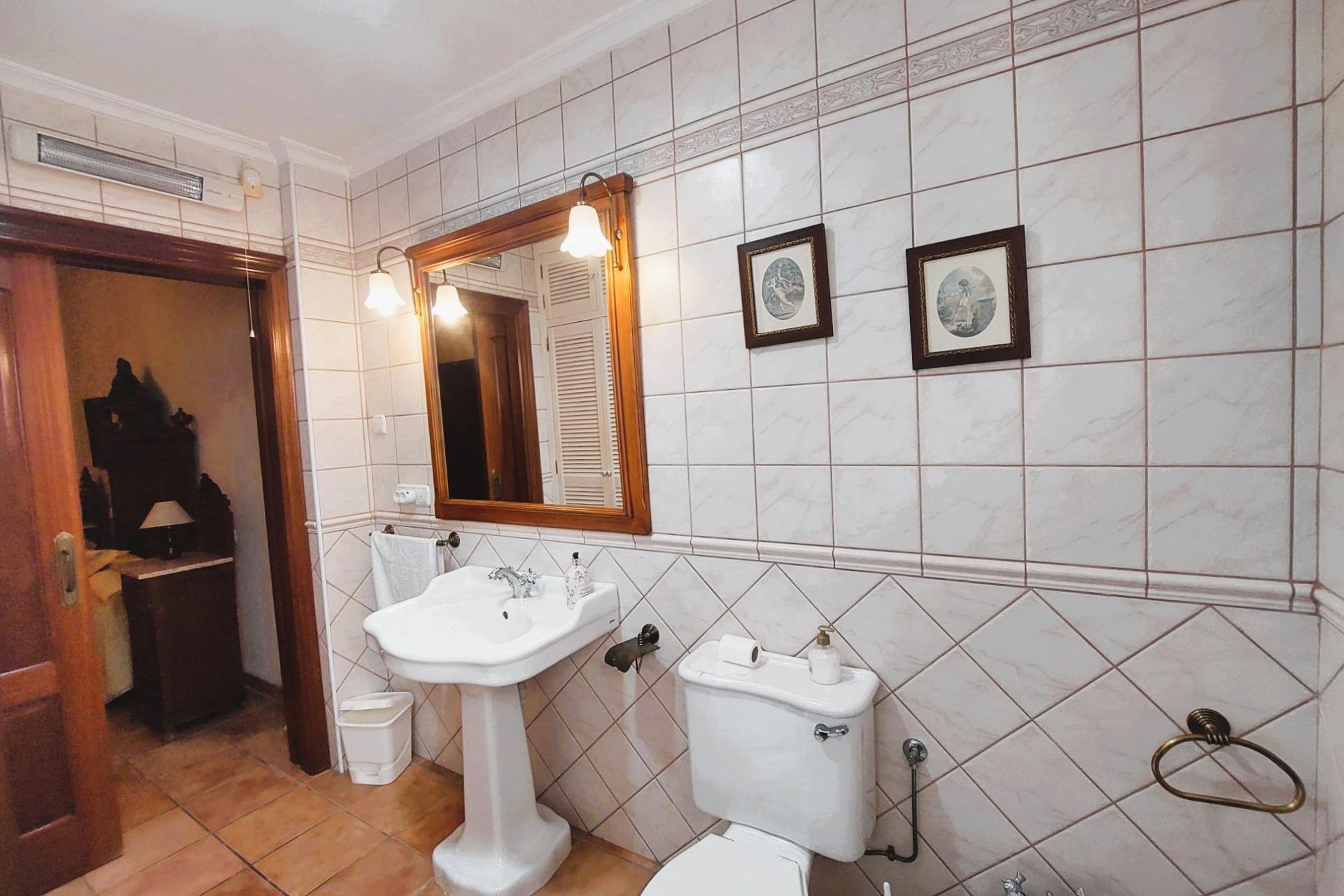 Reventa - Detached villa -
Torrevieja - Center