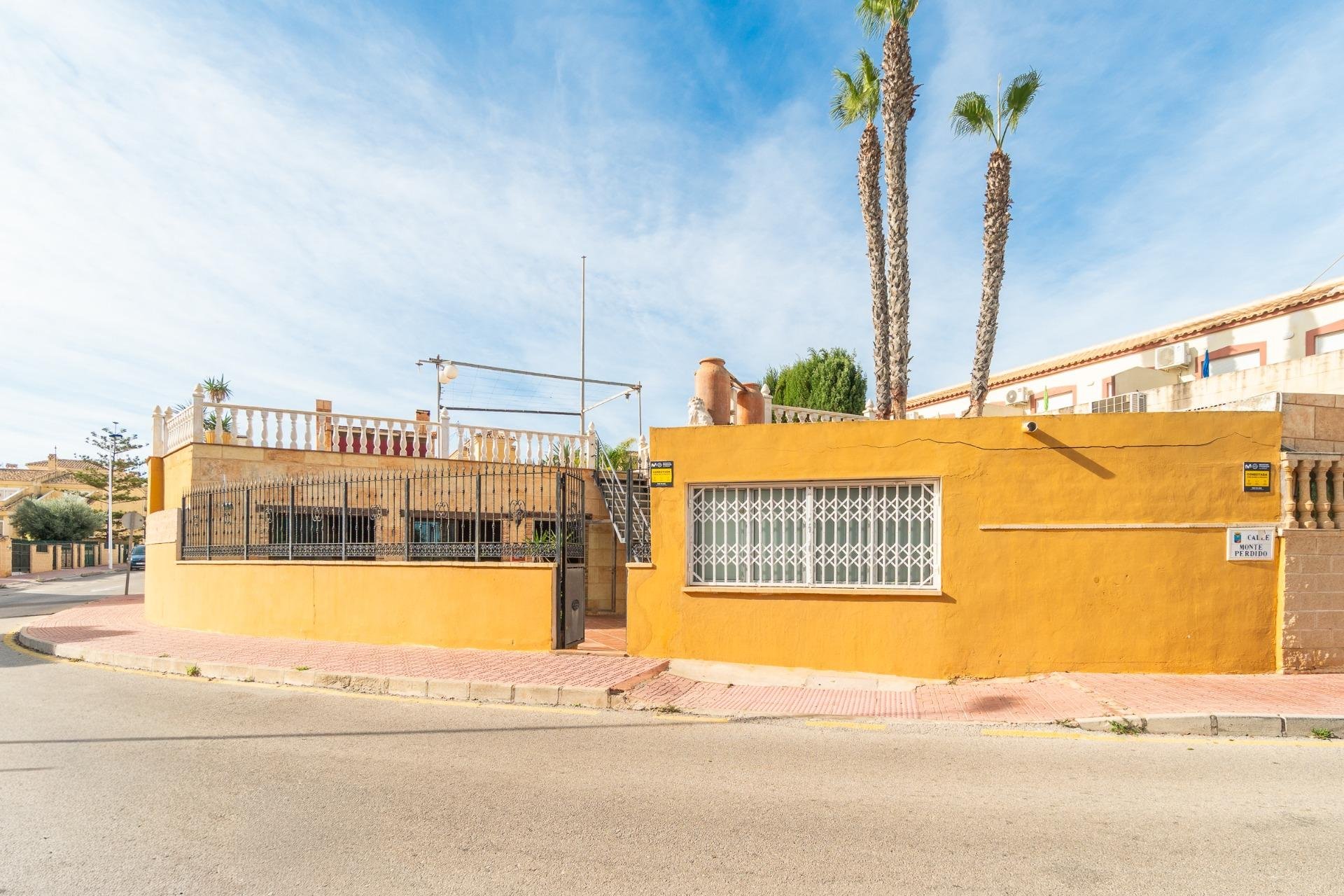 Reventa - Detached villa -
Torrevieja - Orihuela costa