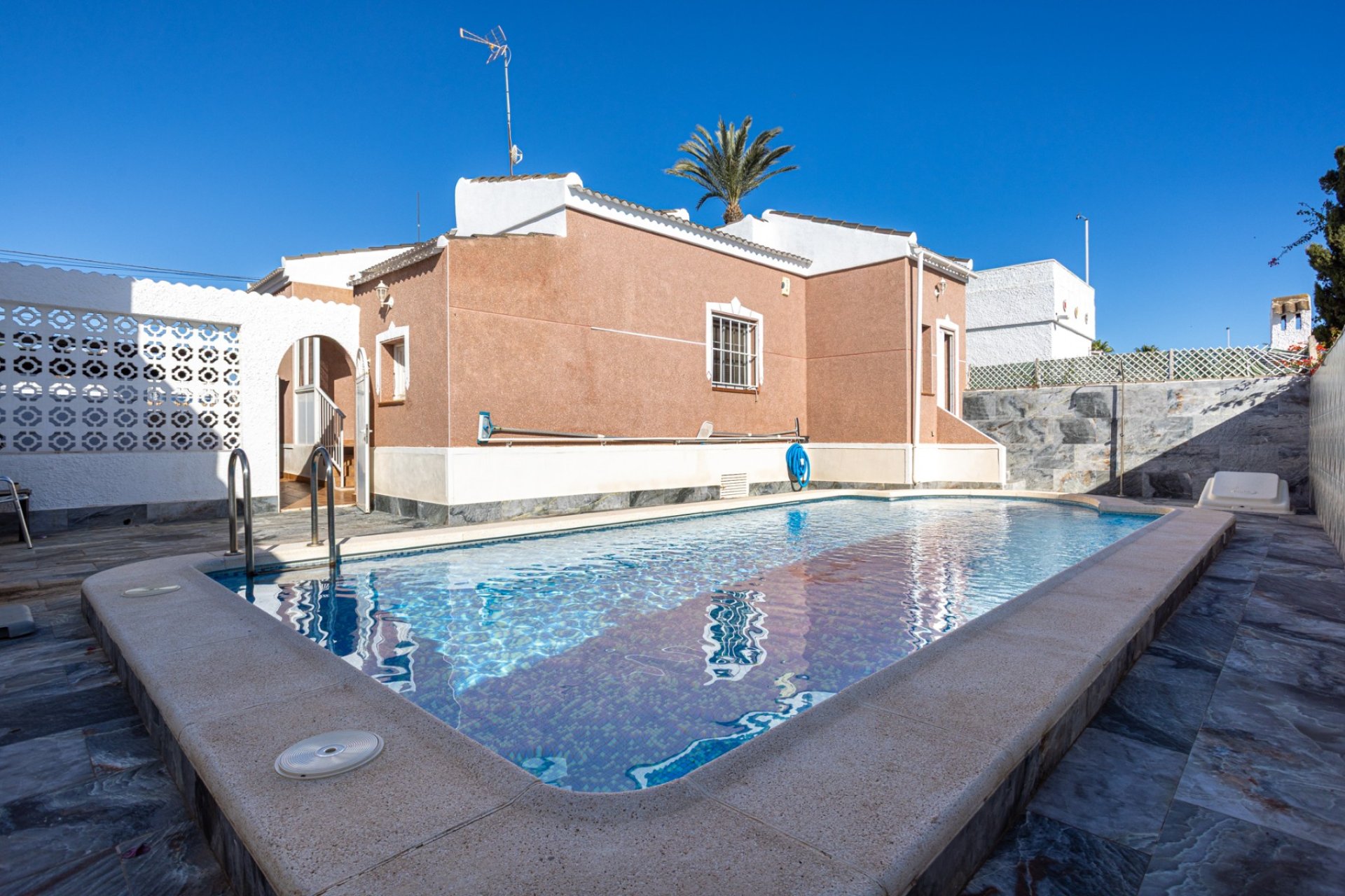 Reventa - Detached villa -
Torrevieja - Urbanización San Luis