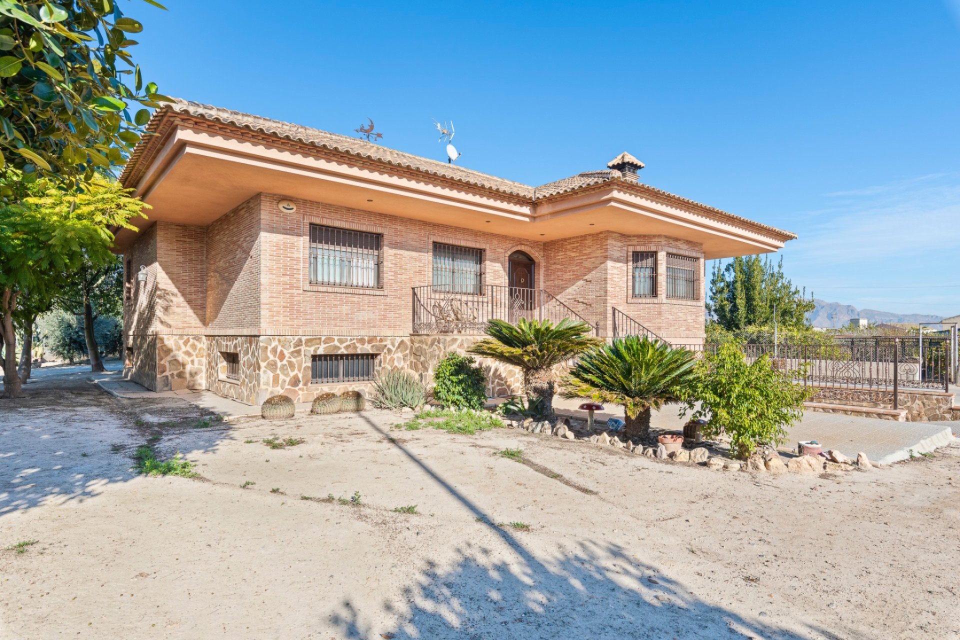 Reventa - Finca -
Beniel - Carretera de Beniel