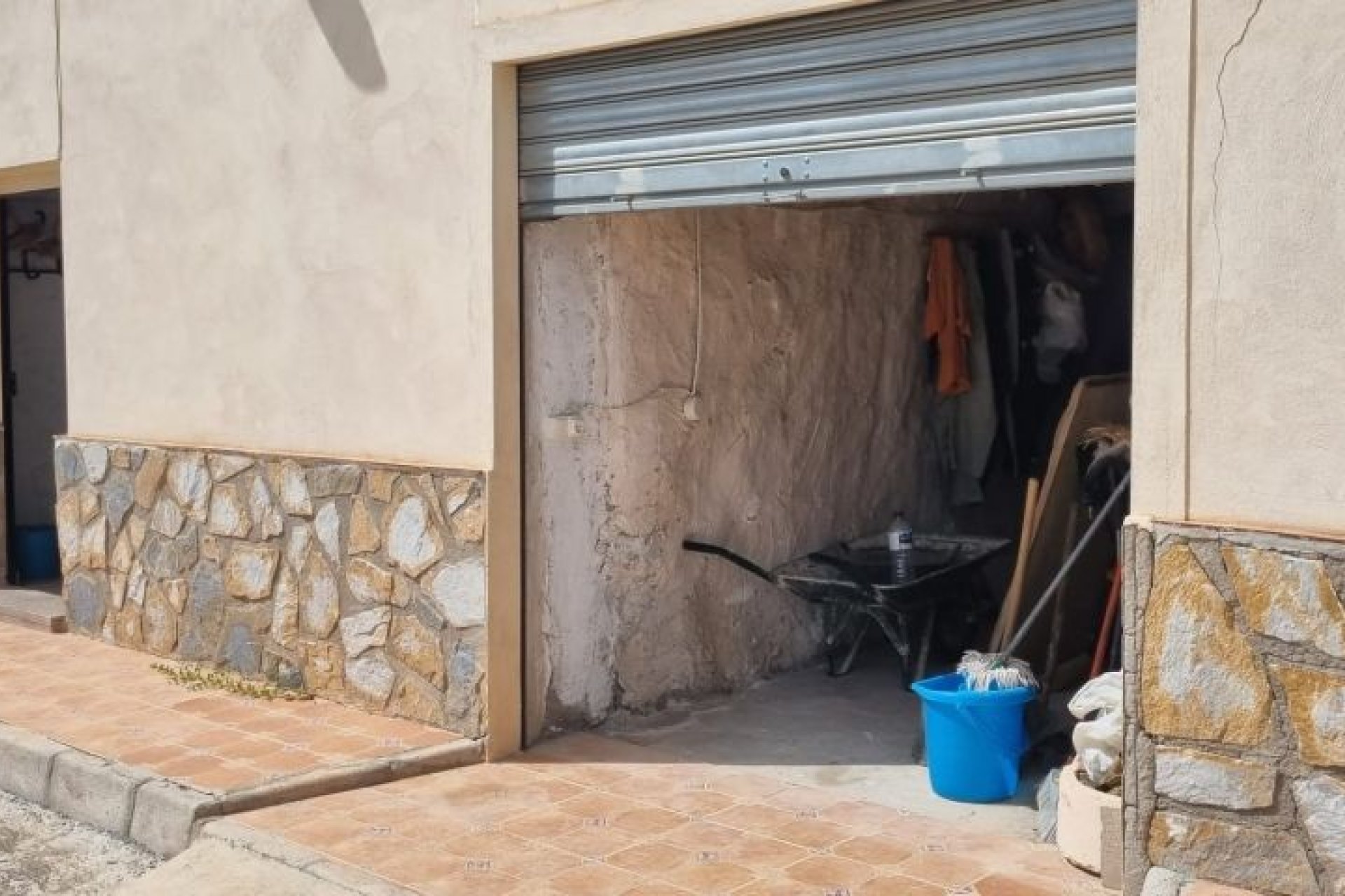 Reventa - Finca -
Hondón de las Nieves