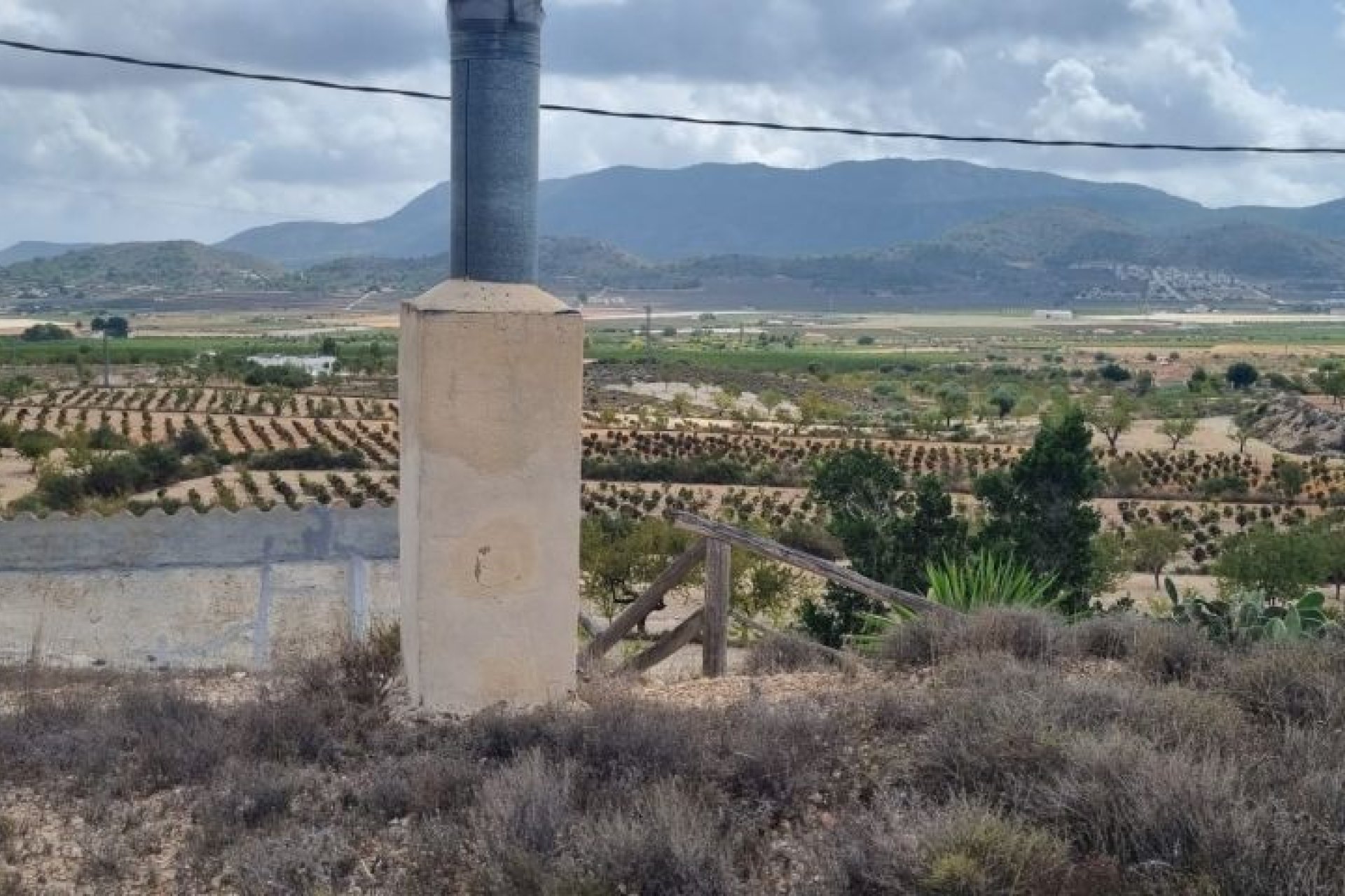Reventa - Finca -
Hondón de las Nieves