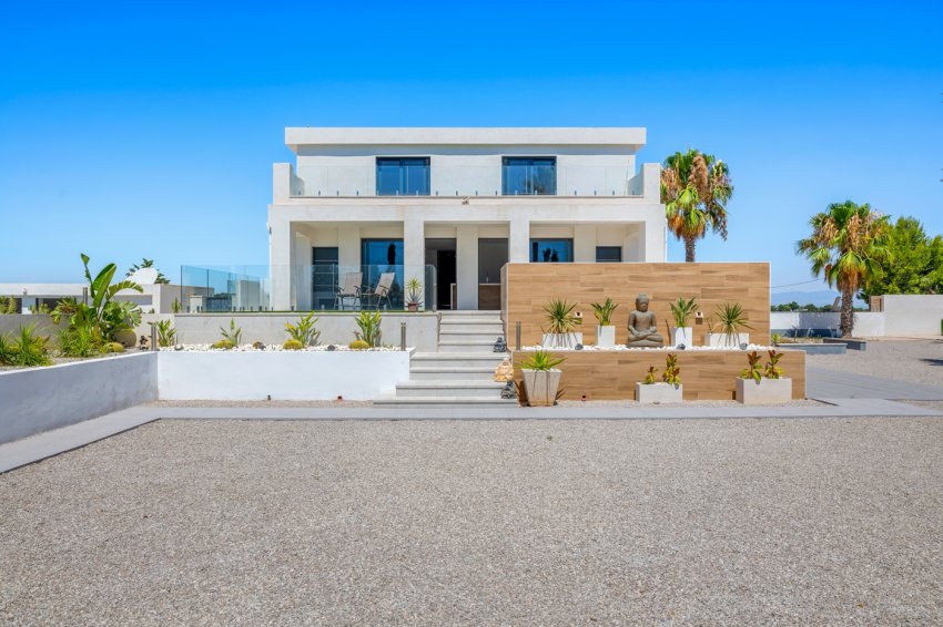 Reventa - Finca -
Los Montesinos - La Herrada
