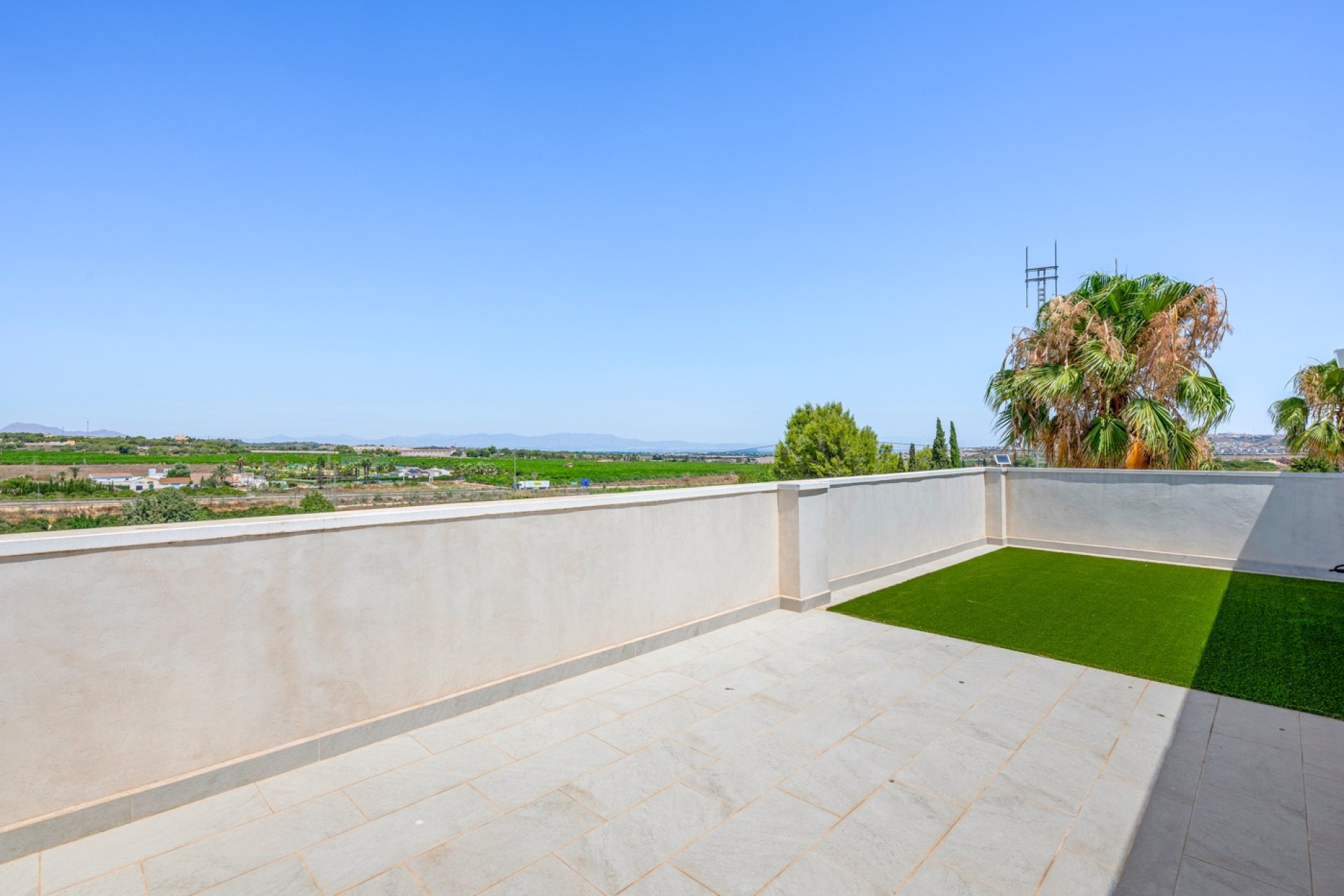 Reventa - Finca -
Los Montesinos - La Herrada