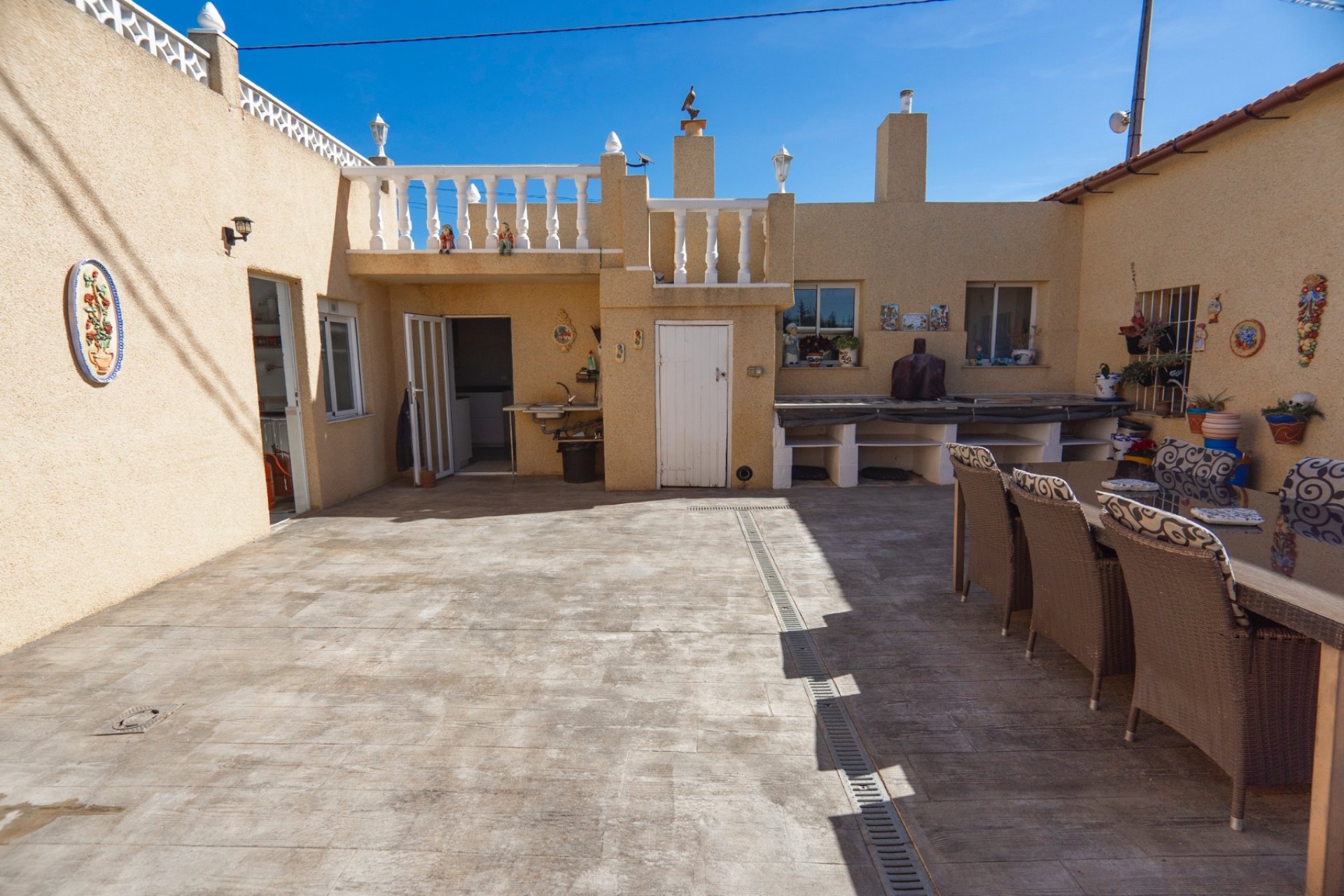 Reventa - Finca -
Los Montesinos