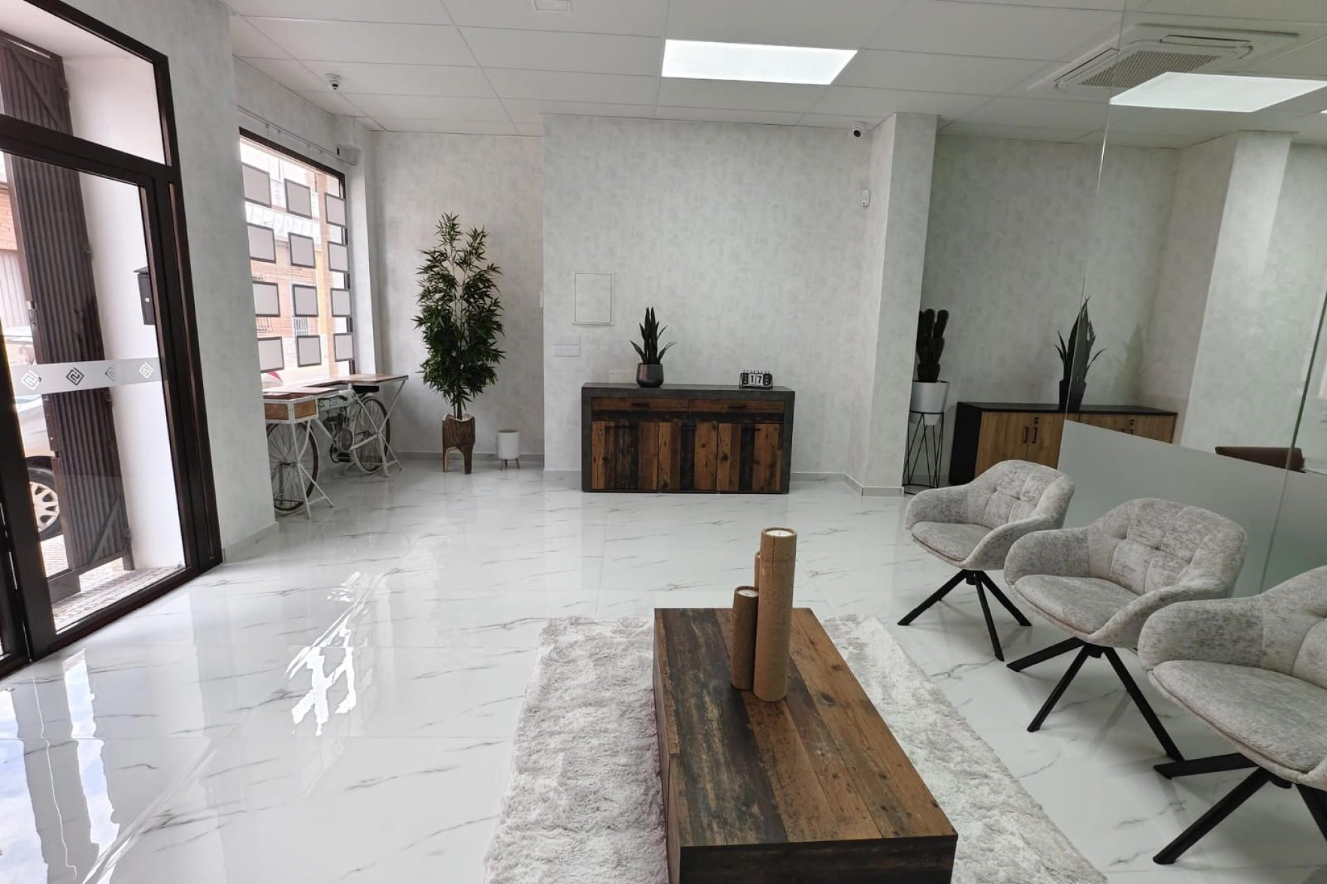 Reventa - Locales Comerciales -
Los Montesinos