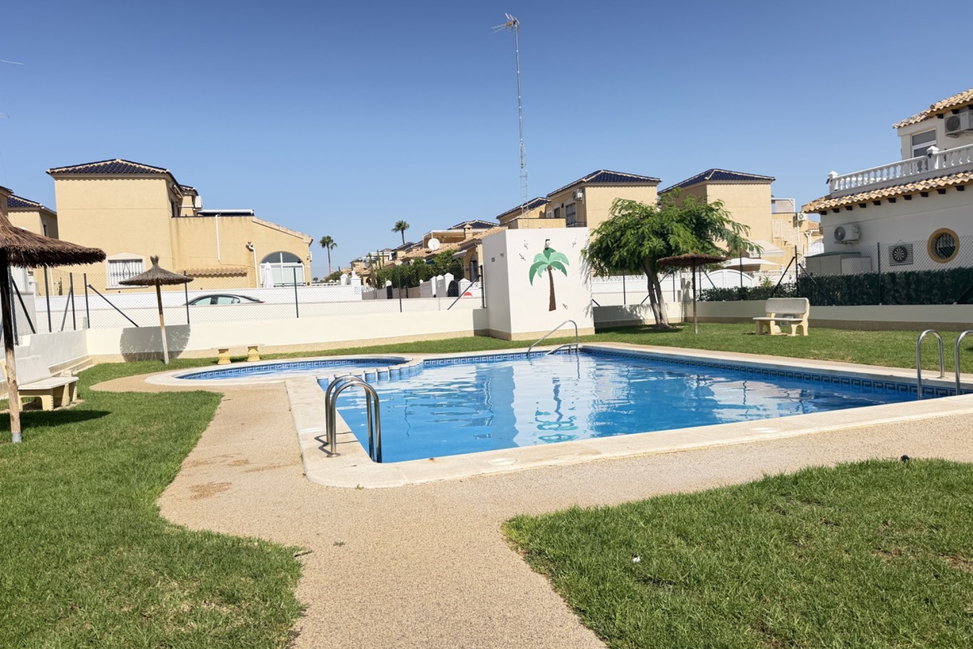 Reventa - Quad House -
Los Altos