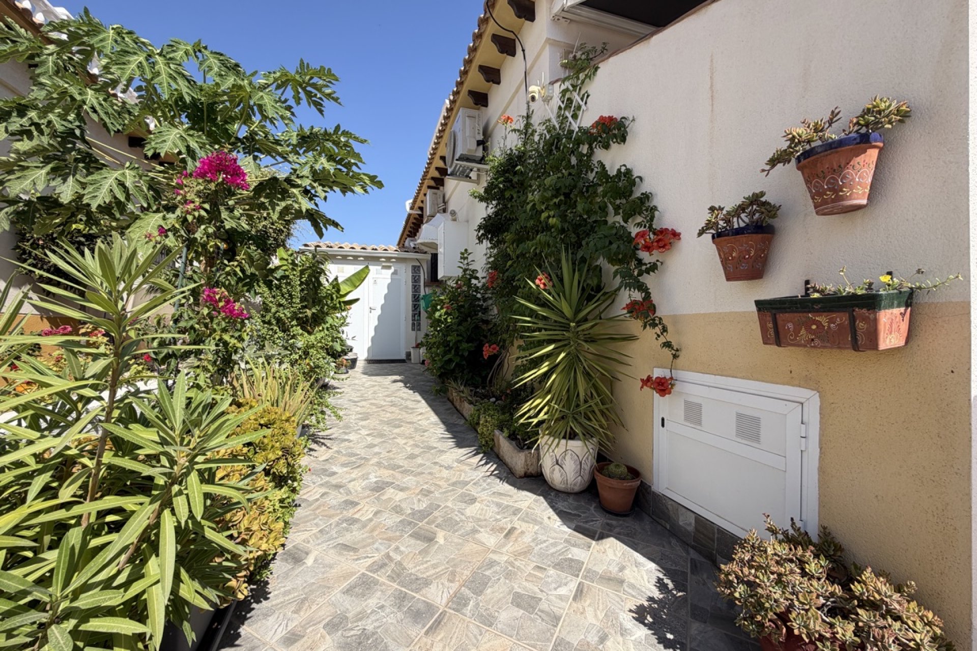 Reventa - Quad House -
Los Altos