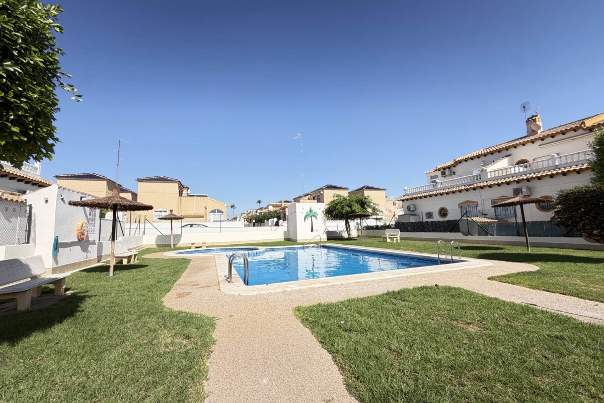 Reventa - Quad House -
Los Altos