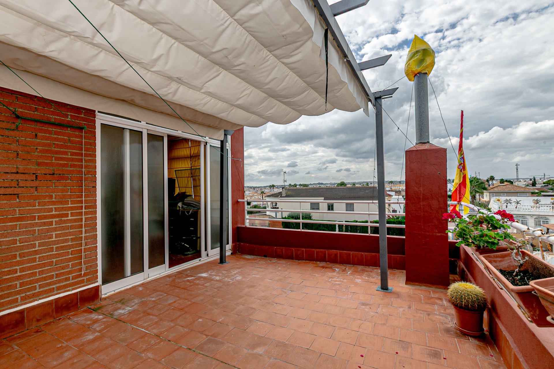 Reventa - Semi detached -
Los Altos