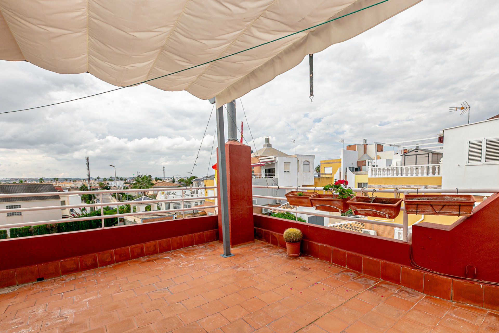 Reventa - Semi detached -
Los Altos