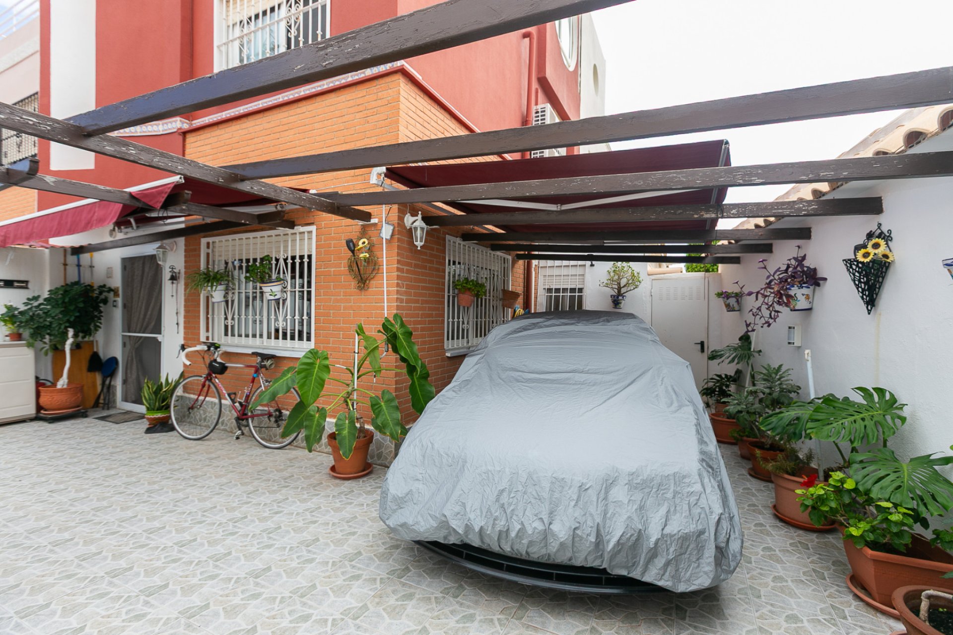 Reventa - Semi detached -
Los Altos