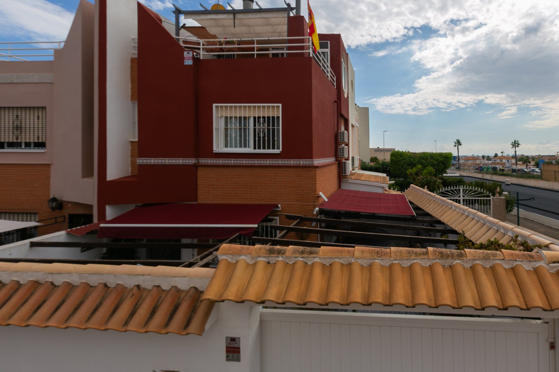 Reventa - Semi detached -
Los Altos