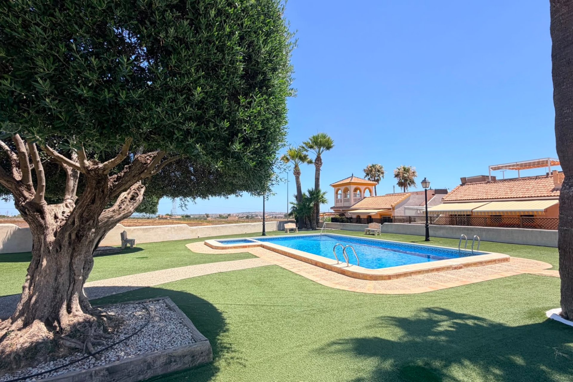 Reventa - Semi detached -
Los Montesinos - Urbanizacion montesol