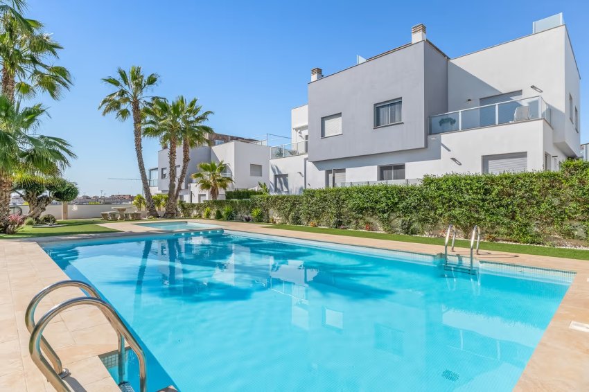 Reventa - Semi detached -
Punta Prima - Marina Med