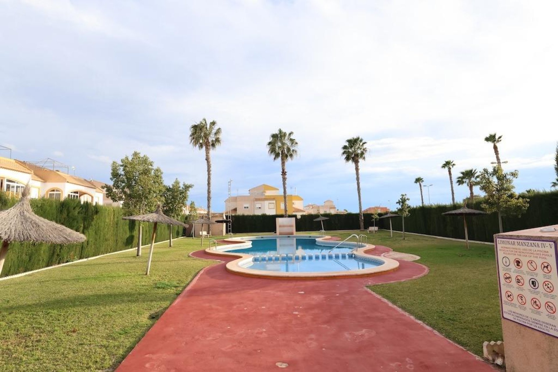 Reventa - Semi detached -
Torrevieja - El limonar