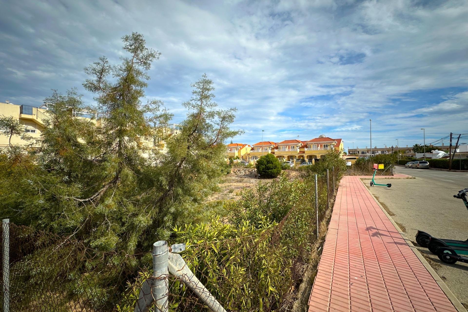 Reventa - Urban building plot -
Orihuela Costa - Playa Flamenca