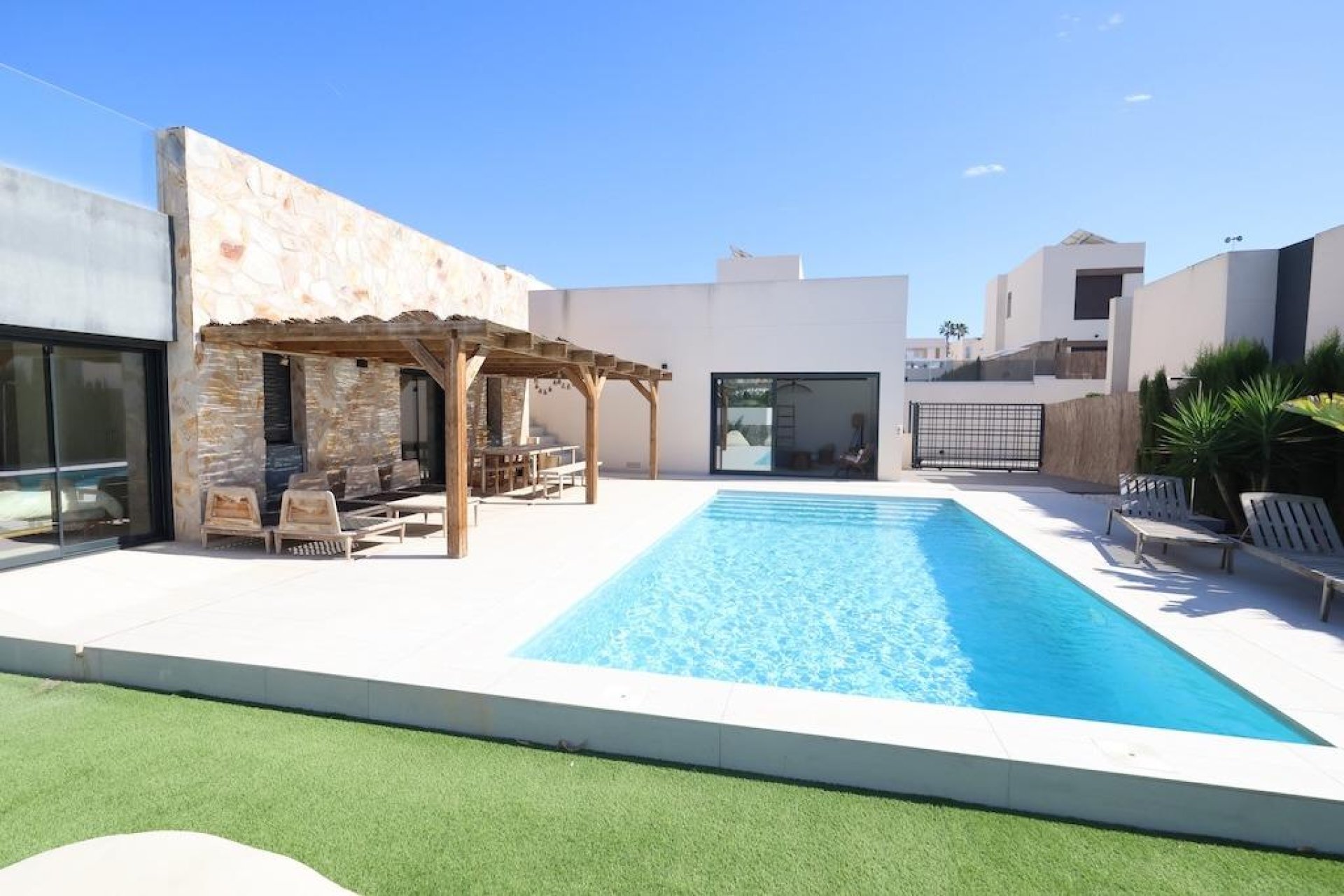 Reventa - Villa -
Algorfa - Comunidad Valenciana