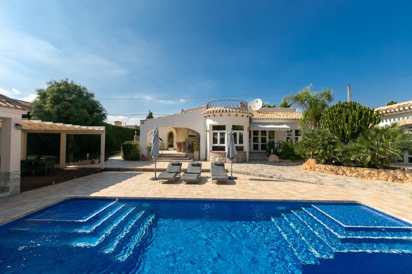 Reventa - Villa -
Campoamor - Lomas de Don Juan