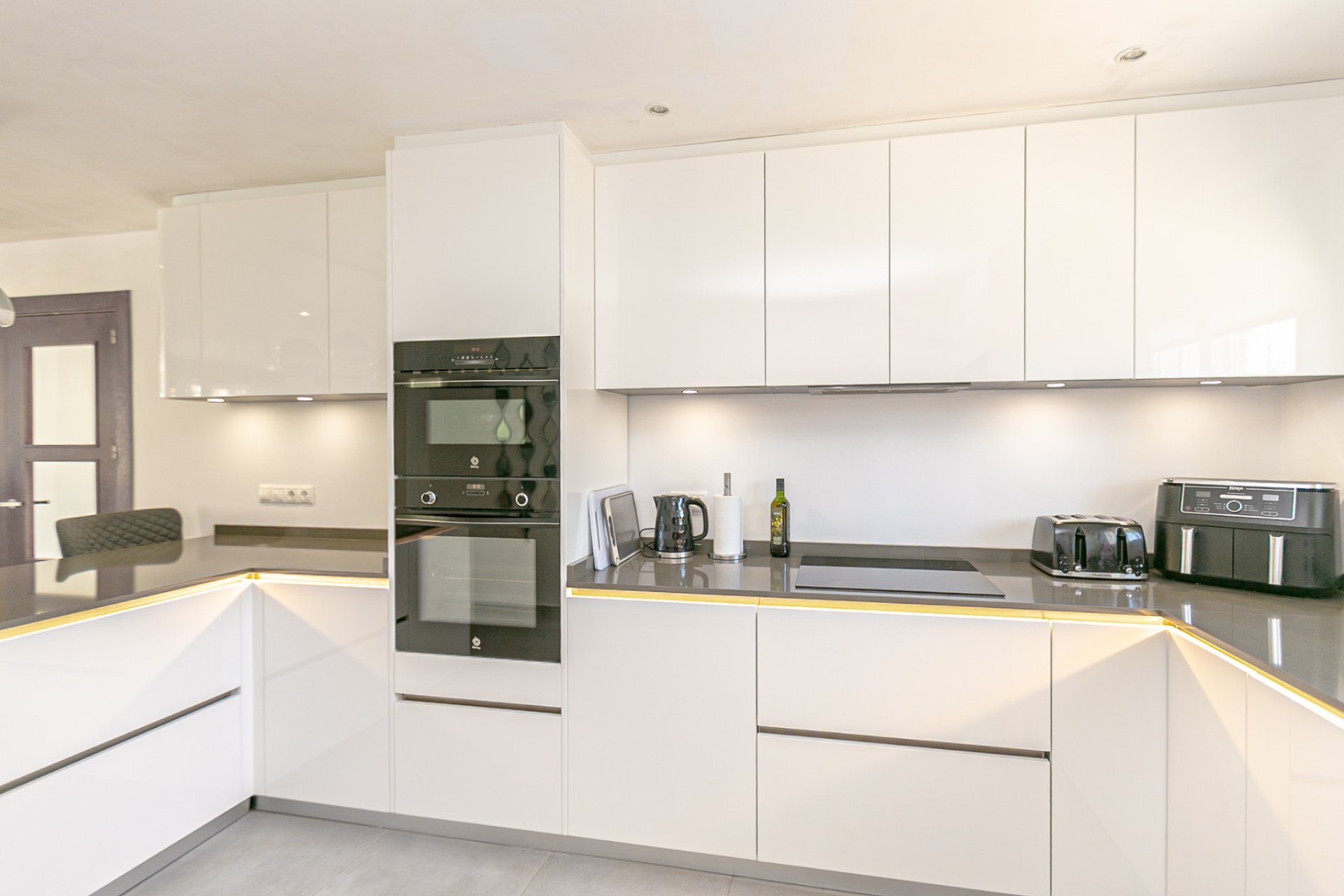 Reventa - Villa -
Campoamor - Lomas de Don Juan