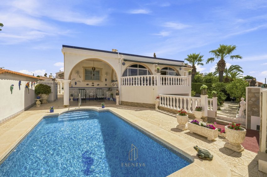 Reventa - Villa -
Ciudad quesada - Centro