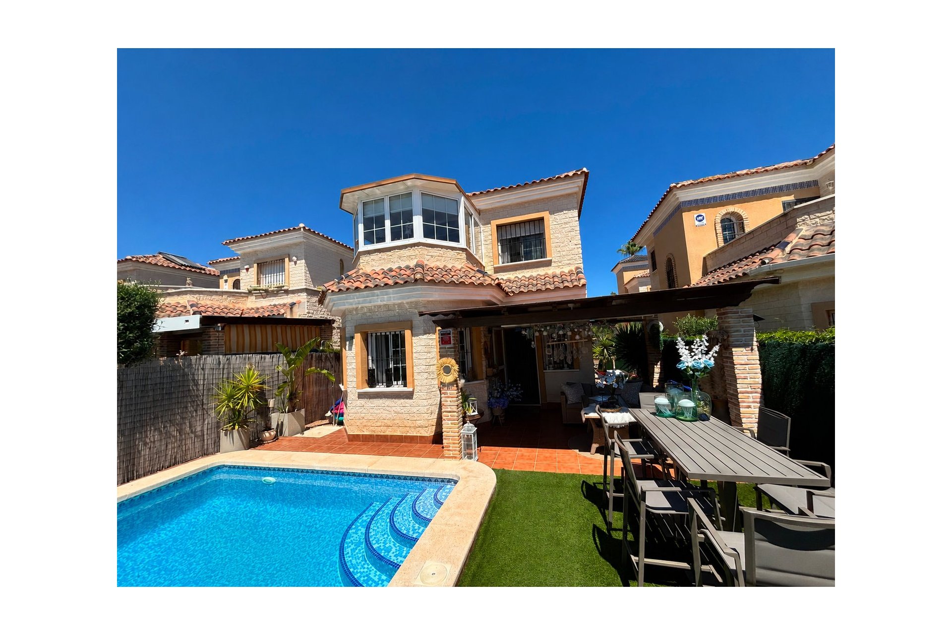 Reventa - Villa -
El Raso - Guardamar del Segura