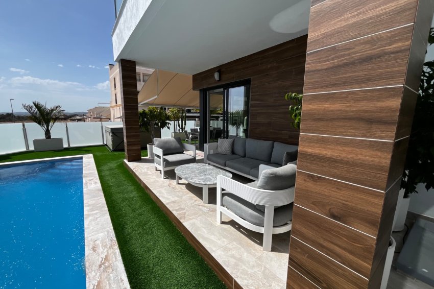 Reventa - Villa / House -
Orihuela - Entre Naranjos Vistabella Golf