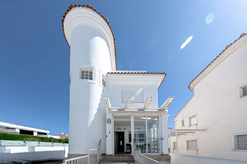 Reventa - Villa -
La Marina