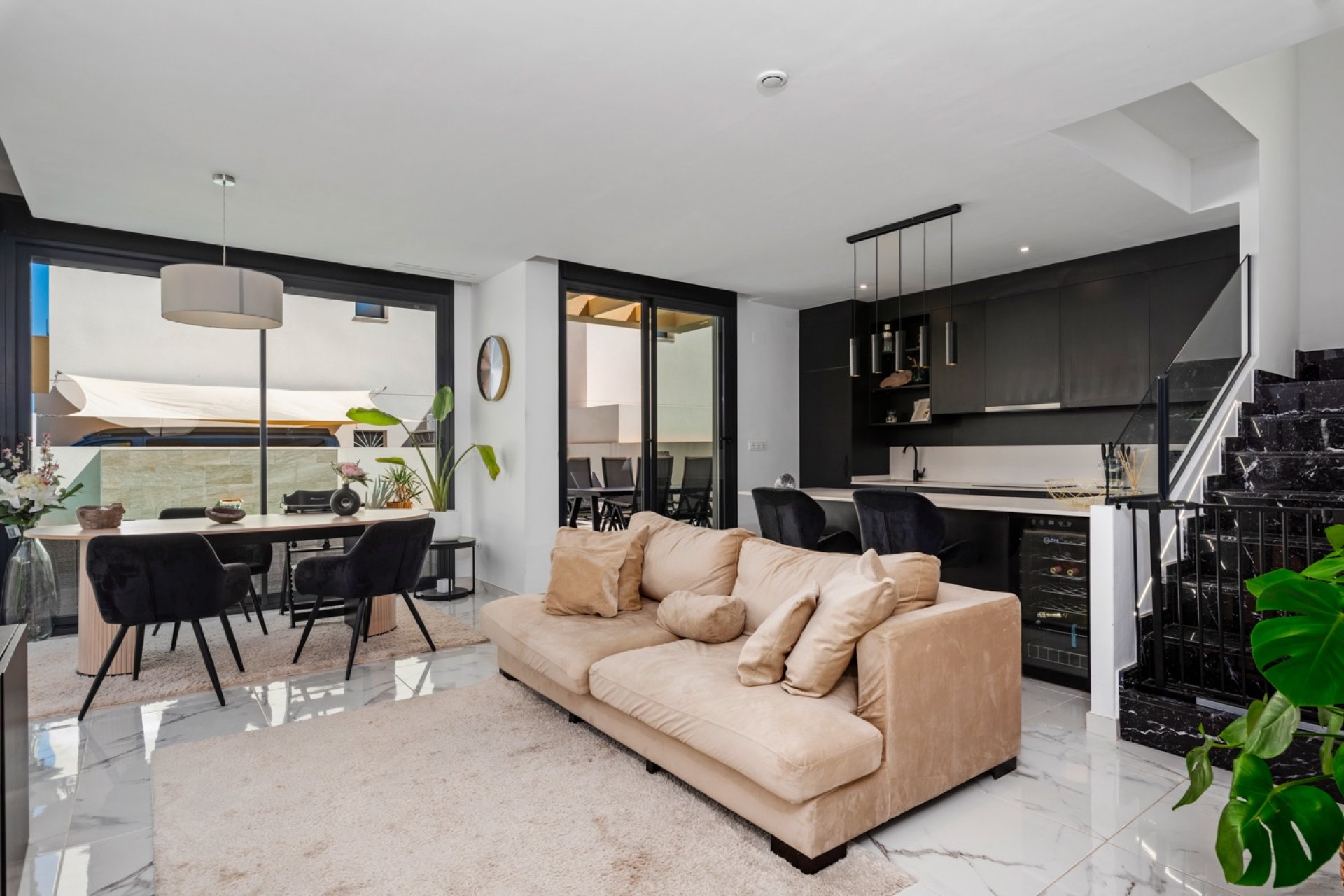 Reventa - Villa -
Los Montesinos - La Herada