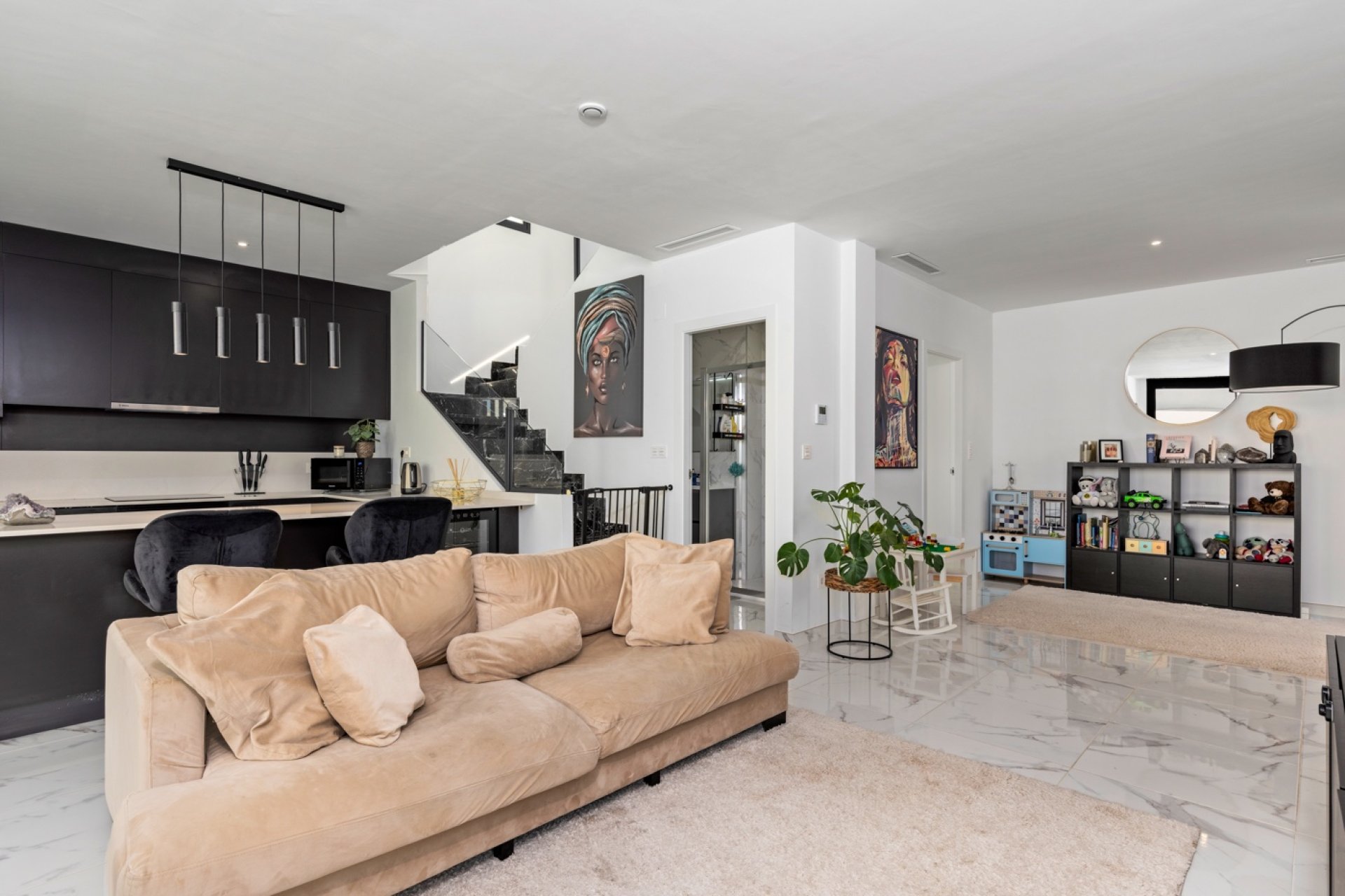 Reventa - Villa -
Los Montesinos - La Herada