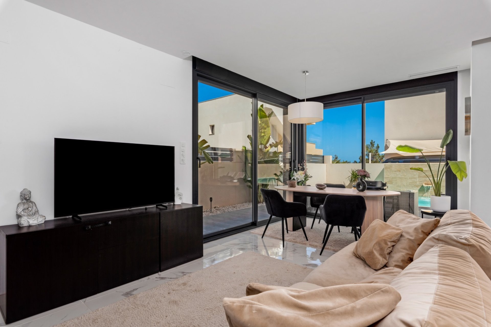 Reventa - Villa -
Los Montesinos - La Herada