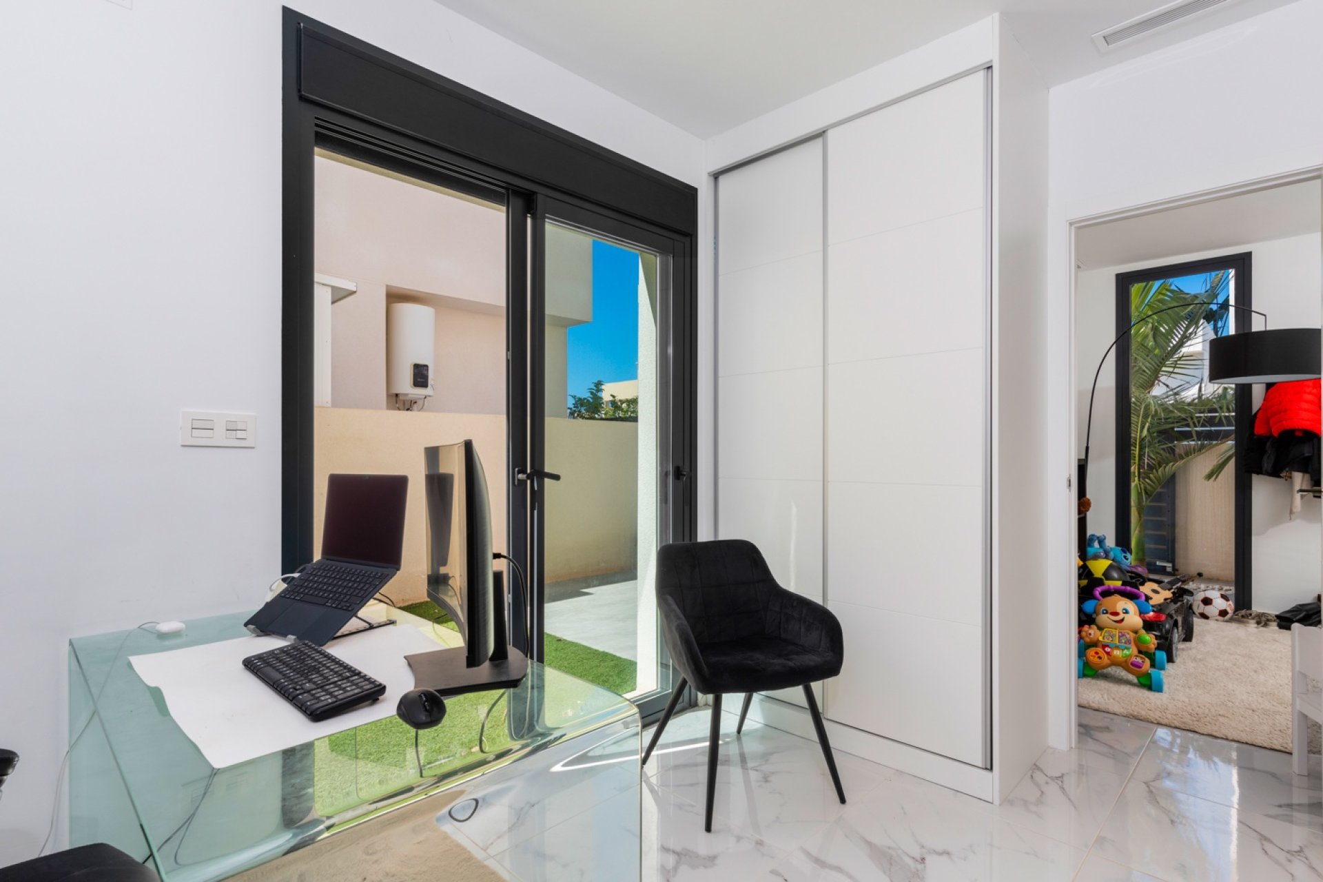 Reventa - Villa -
Los Montesinos - La Herada