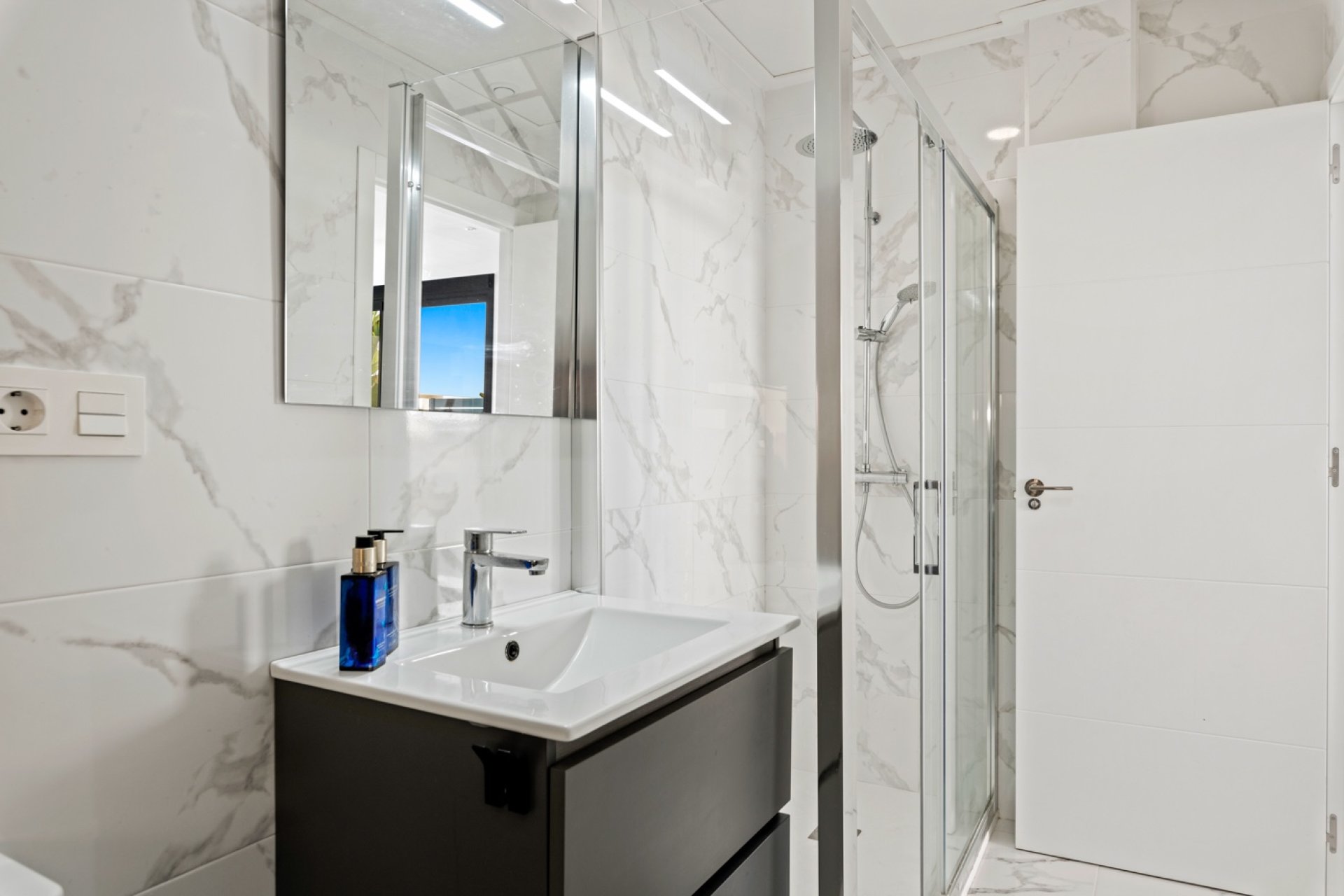 Reventa - Villa -
Los Montesinos - La Herada