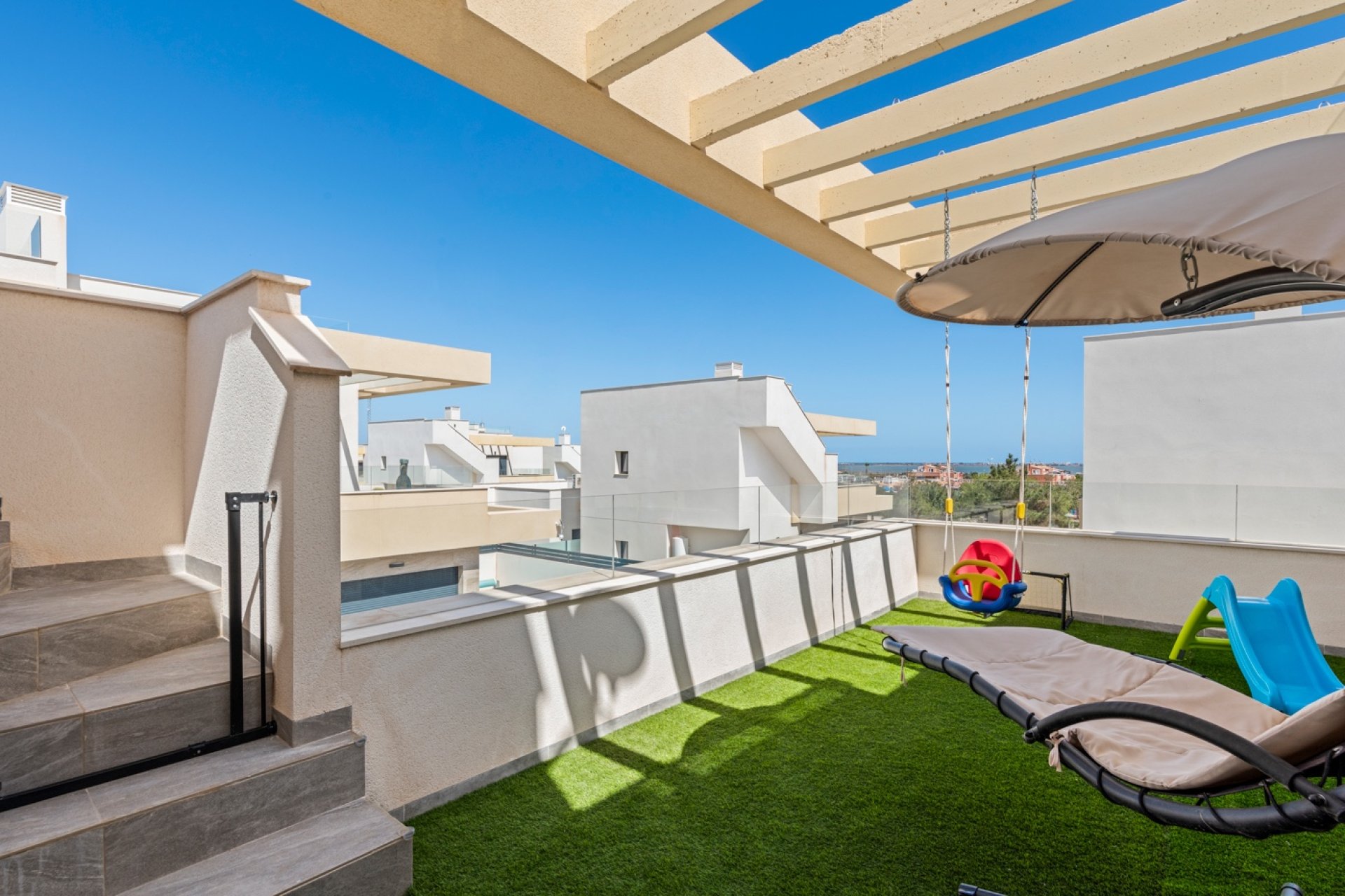 Reventa - Villa -
Los Montesinos - La Herada