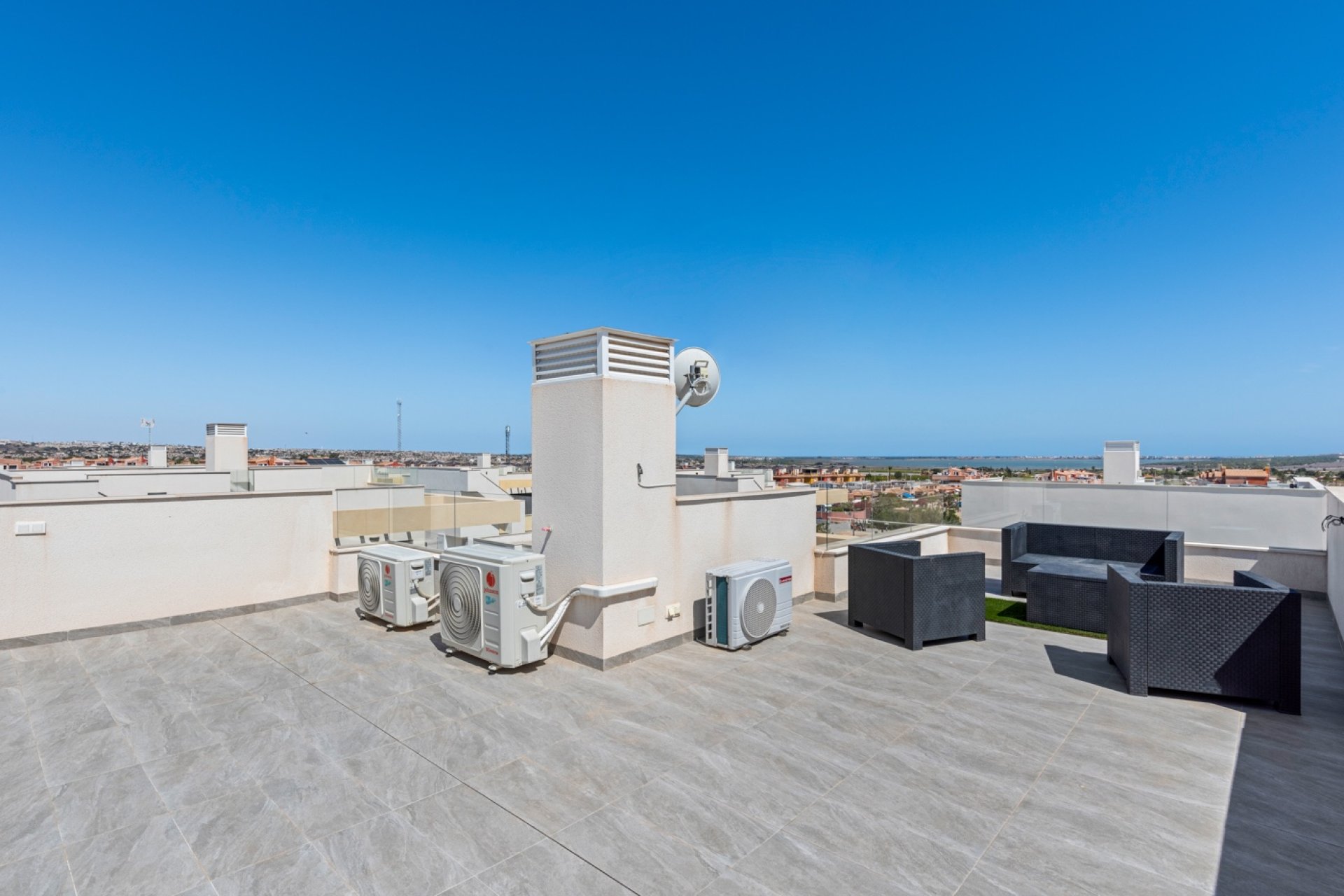 Reventa - Villa -
Los Montesinos - La Herada