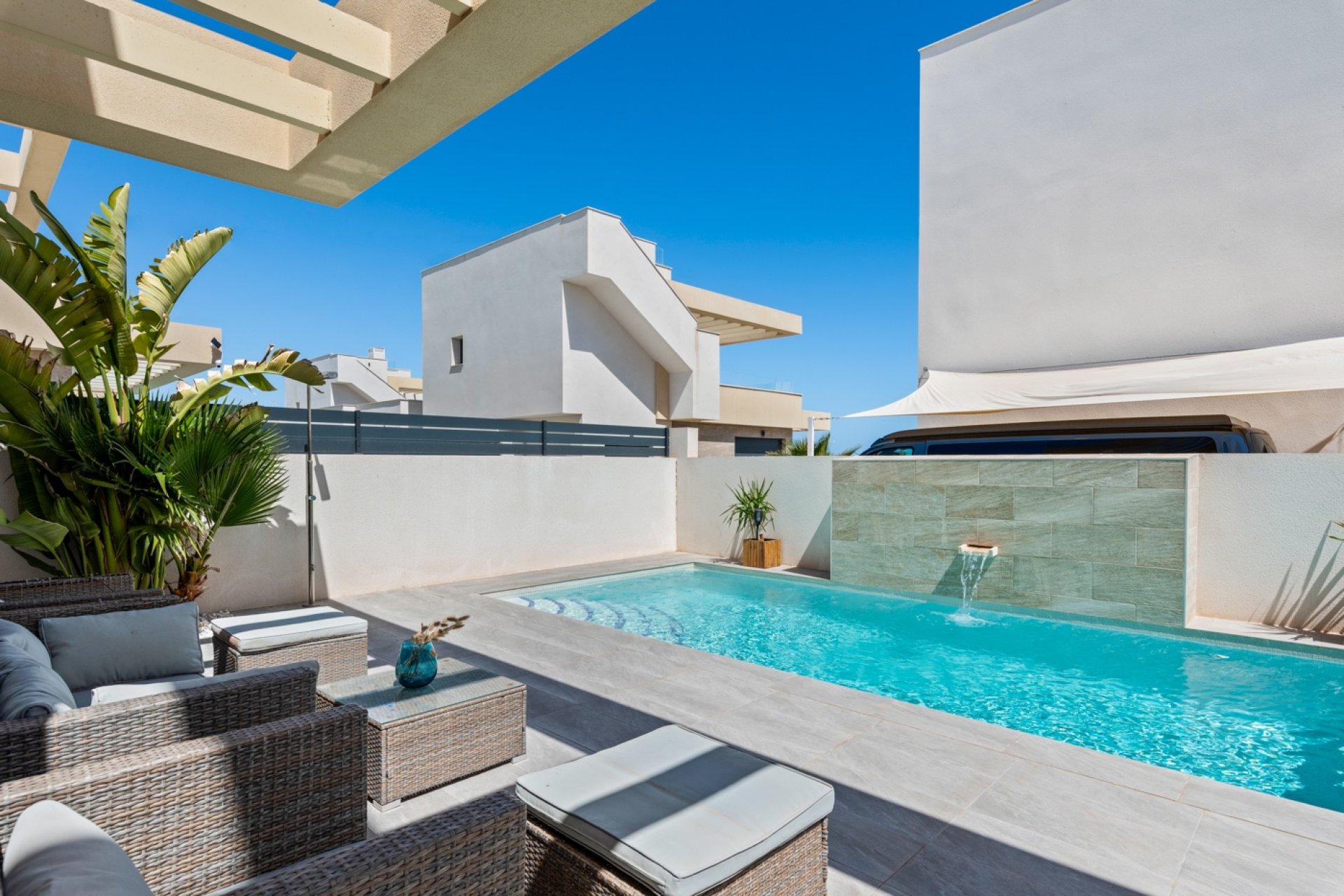 Reventa - Villa -
Los Montesinos - La Herada