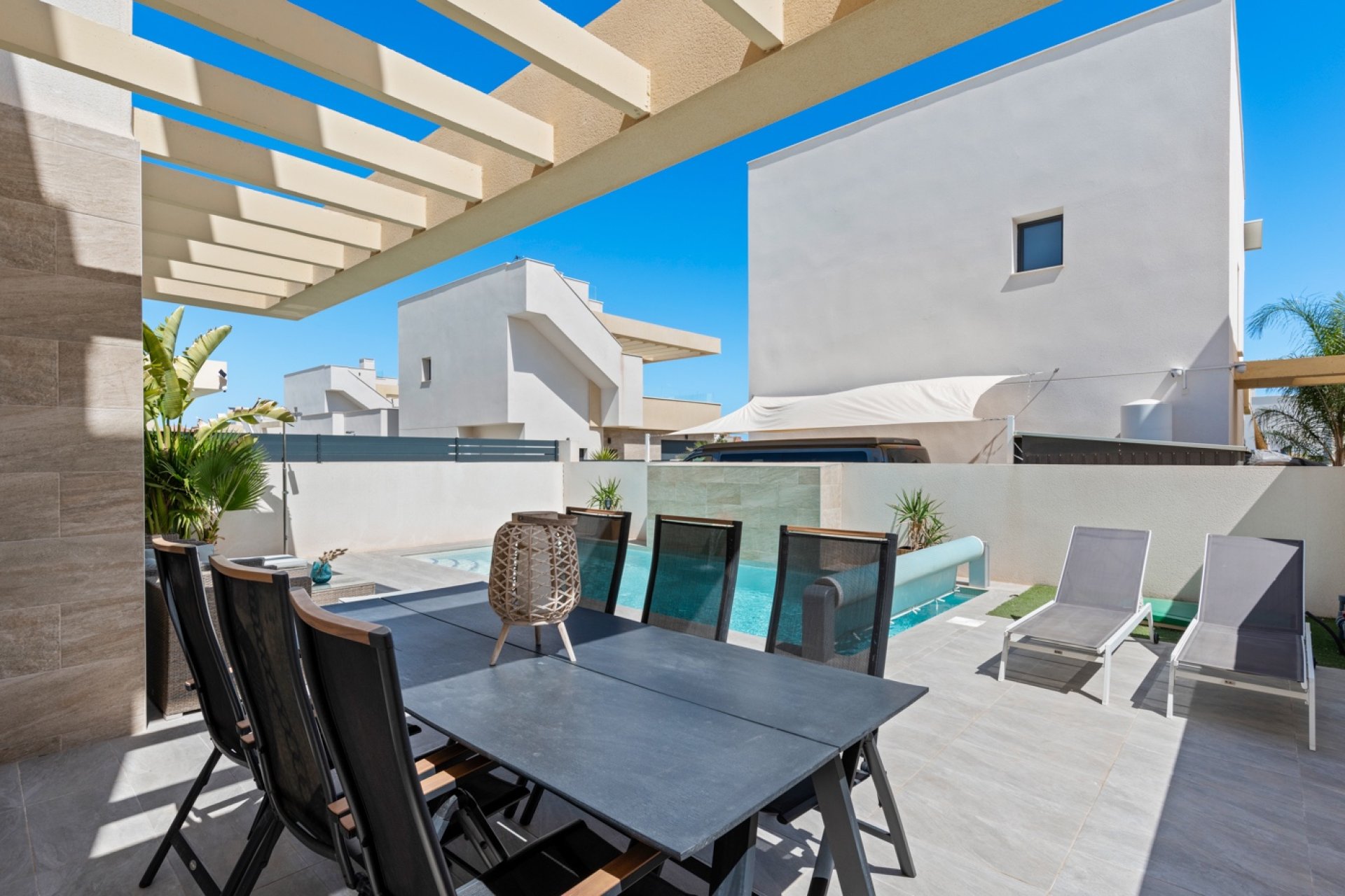 Reventa - Villa -
Los Montesinos - La Herada