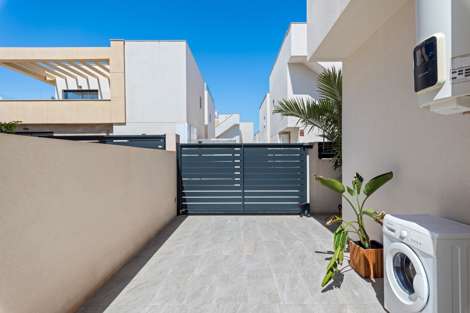 Reventa - Villa -
Los Montesinos - La Herada