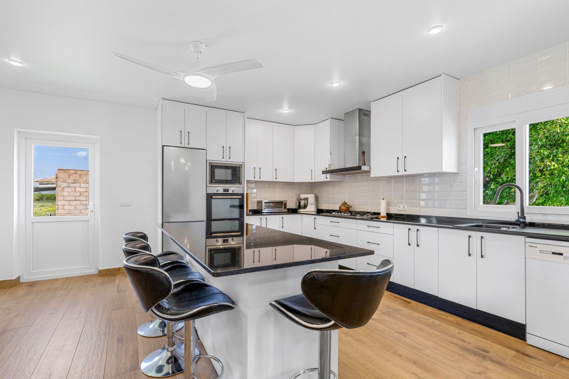 Reventa - Villa -
Los Montesinos