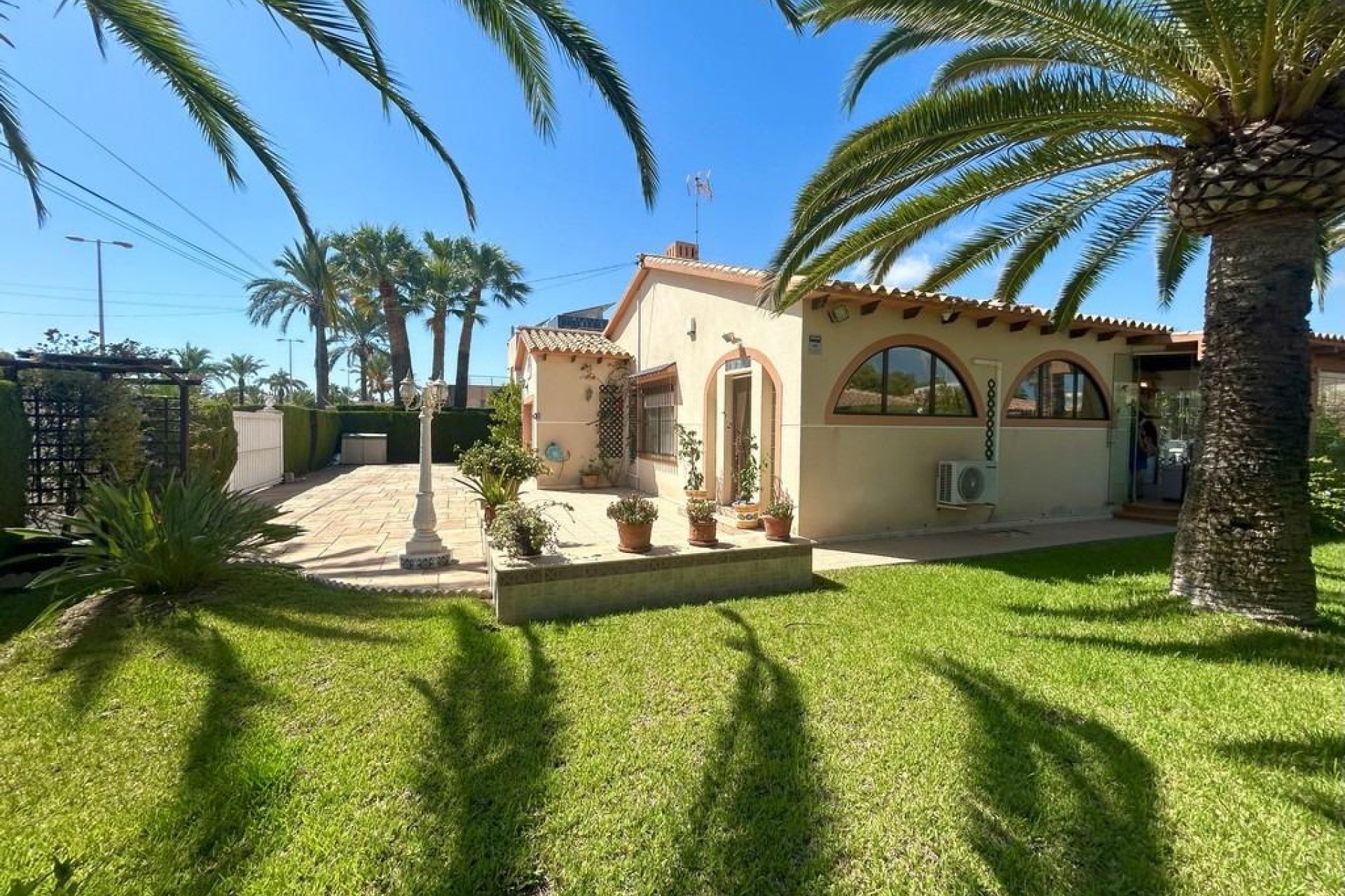 Reventa - Villa -
Orihuela Costa - Aguamarina