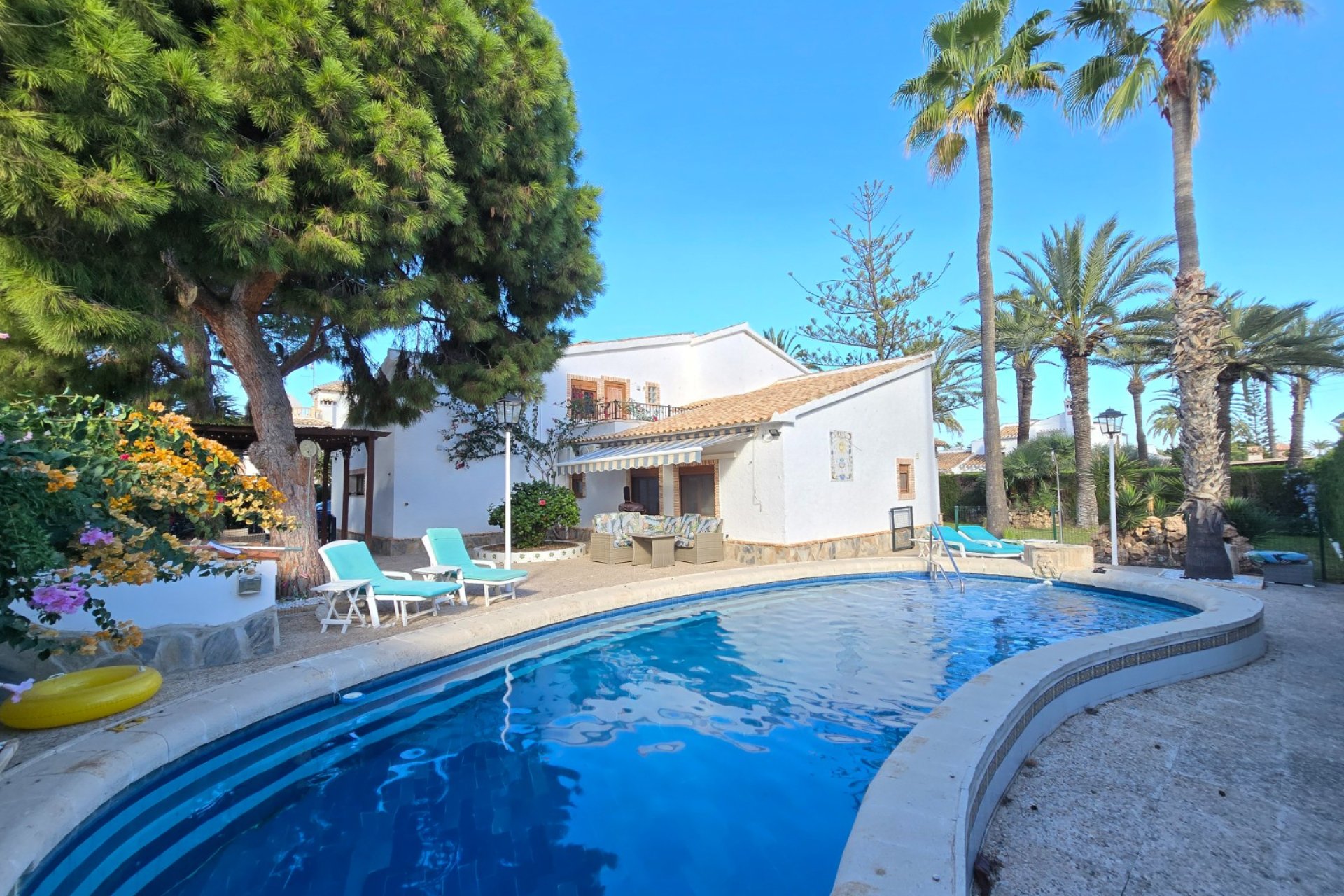 Reventa - Villa * -
Orihuela Costa * - Cabo Roig *
