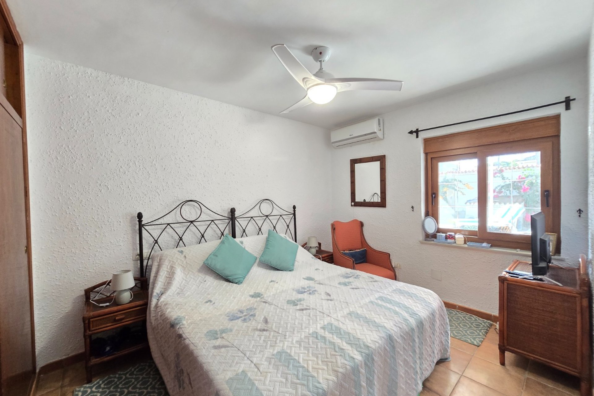 Reventa - Villa * -
Orihuela Costa * - Cabo Roig *