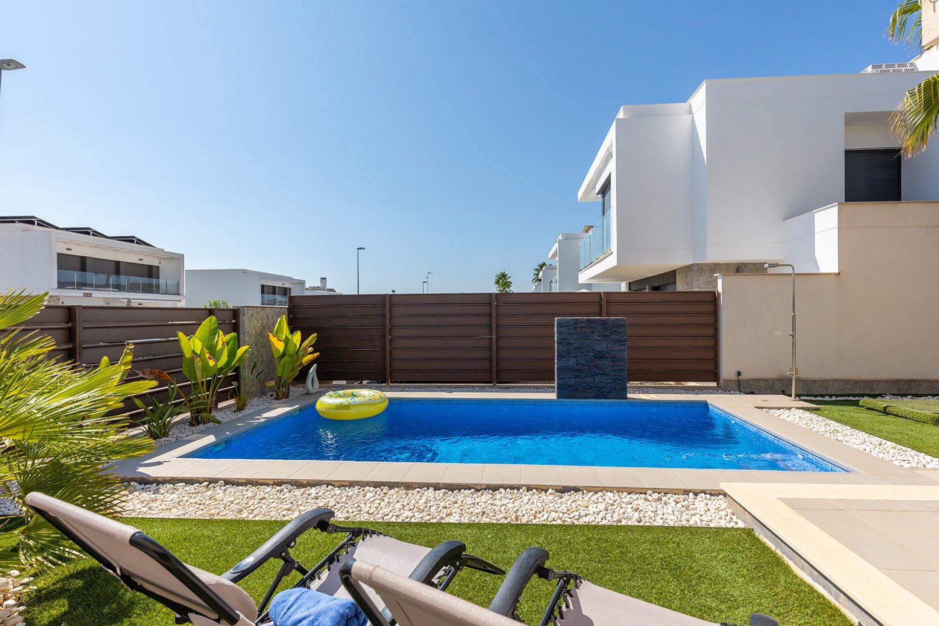 Reventa - Villa -
Orihuela Costa - Entre Naranjos - Vistabella Golf