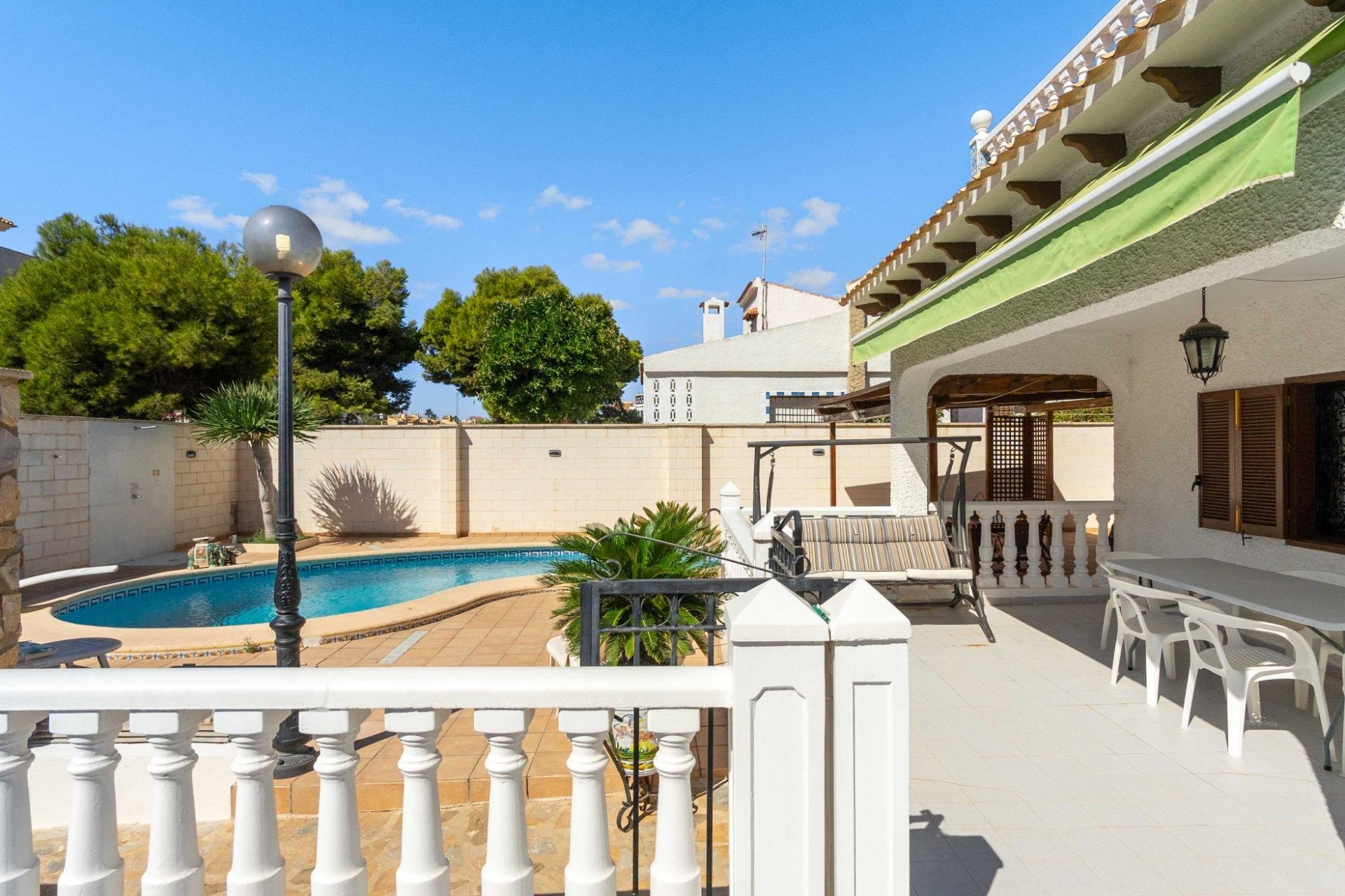 Reventa - Villa -
Orihuela Costa - La Zenia