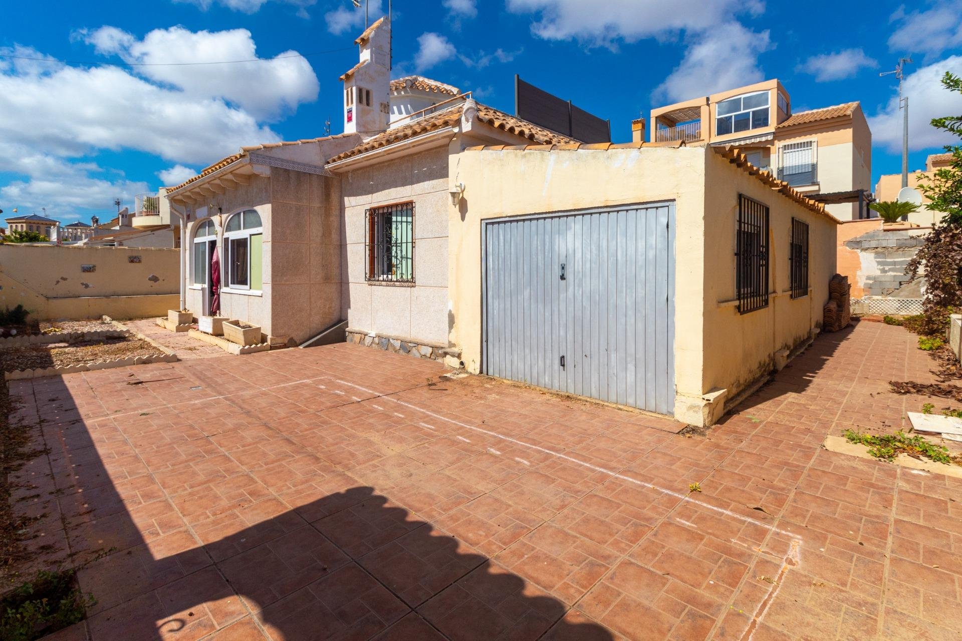 Reventa - Villa -
Orihuela Costa - Los Almendros-La Florida