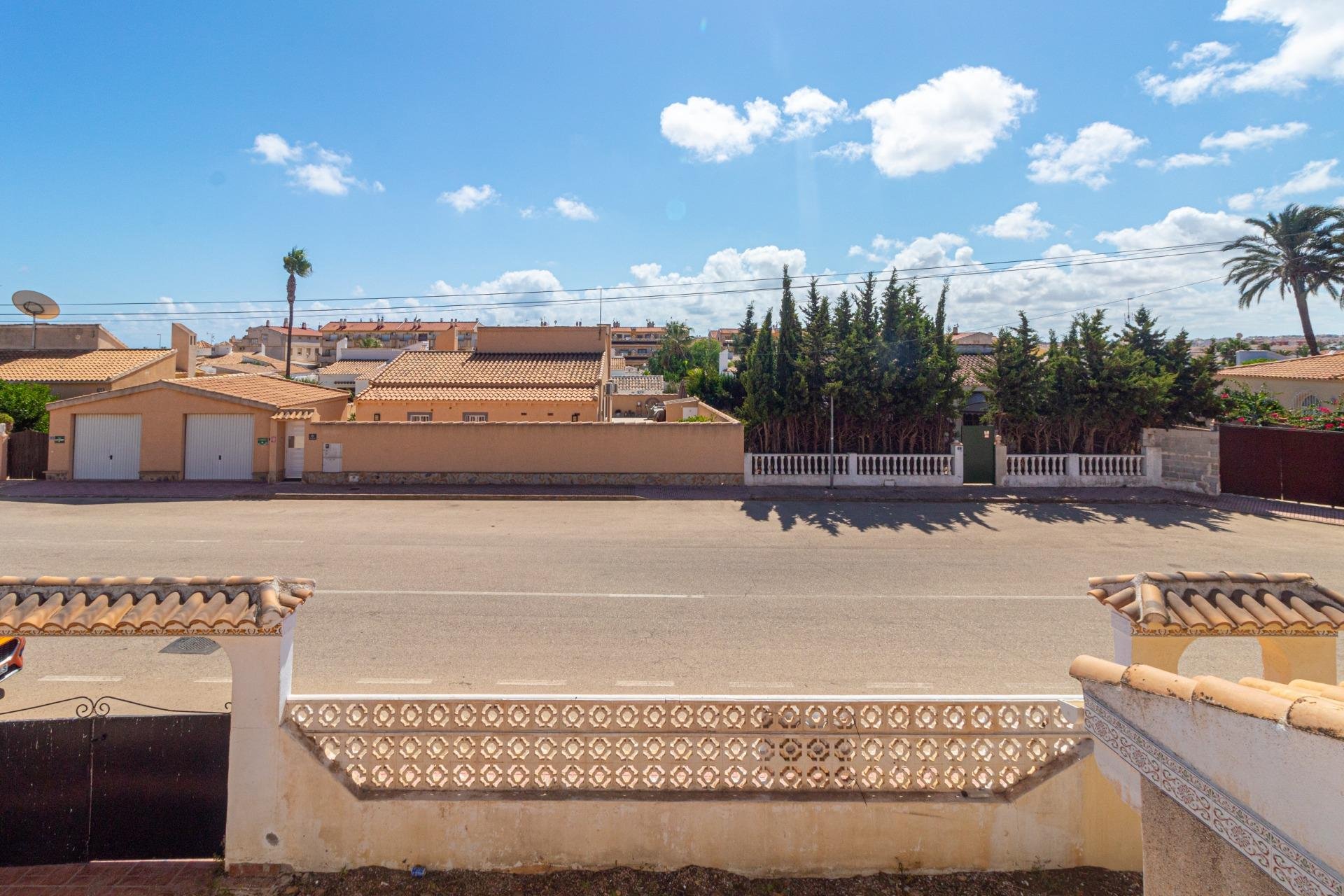 Reventa - Villa -
Orihuela Costa - Los Almendros-La Florida