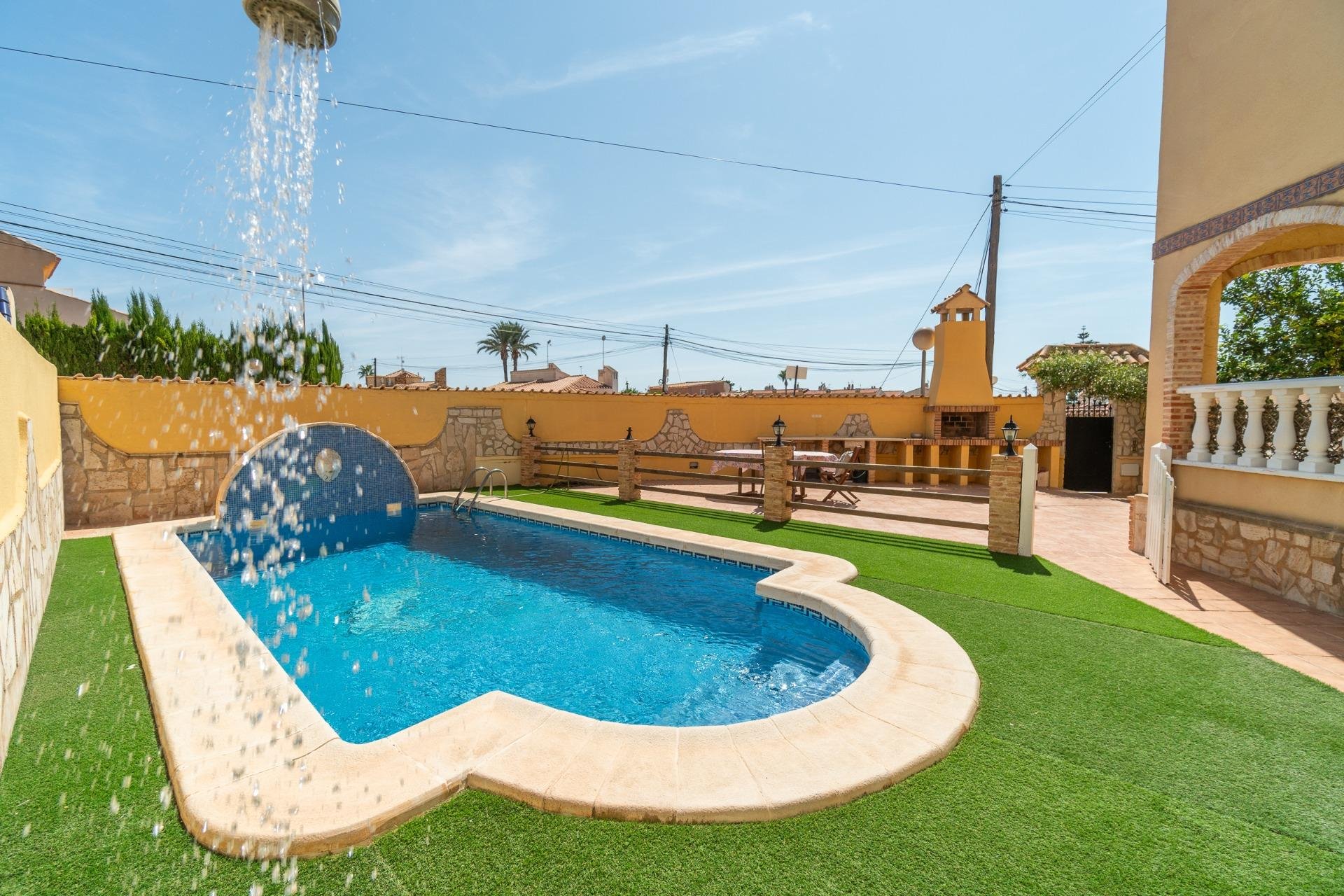 Reventa - Villa -
Orihuela Costa - Los Almendros-La Florida