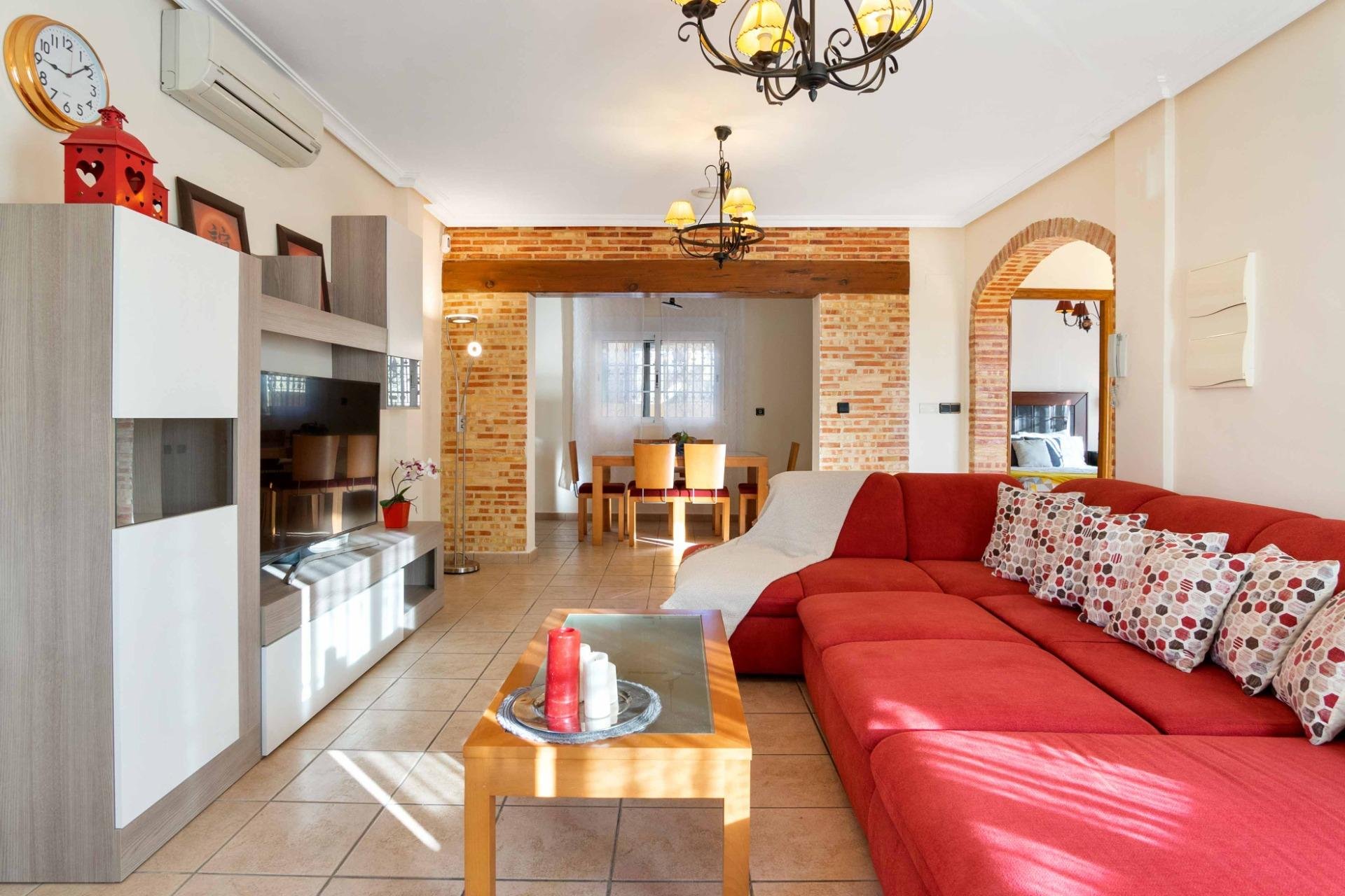 Reventa - Villa -
Orihuela Costa - Los Almendros-La Florida